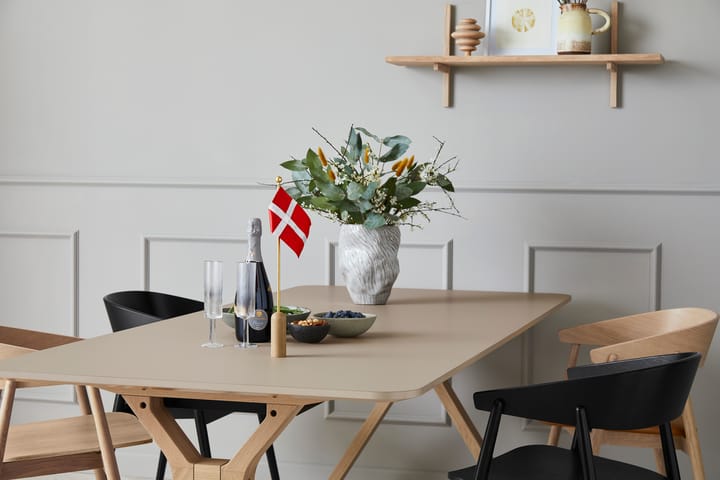 Flaga Celebrating Denmark 40 cm - Oak-brass - Andersen Furniture