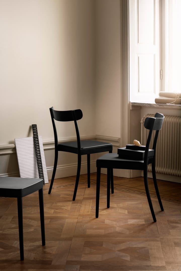 Krzesło Petite - Fornirowane siedzisko czarne - Gärsnäs