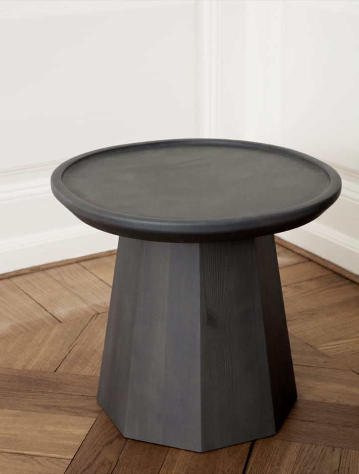 Mały stolik Pine Ø45 cm H:40,6 cm - ciemnoszary - Normann Copenhagen