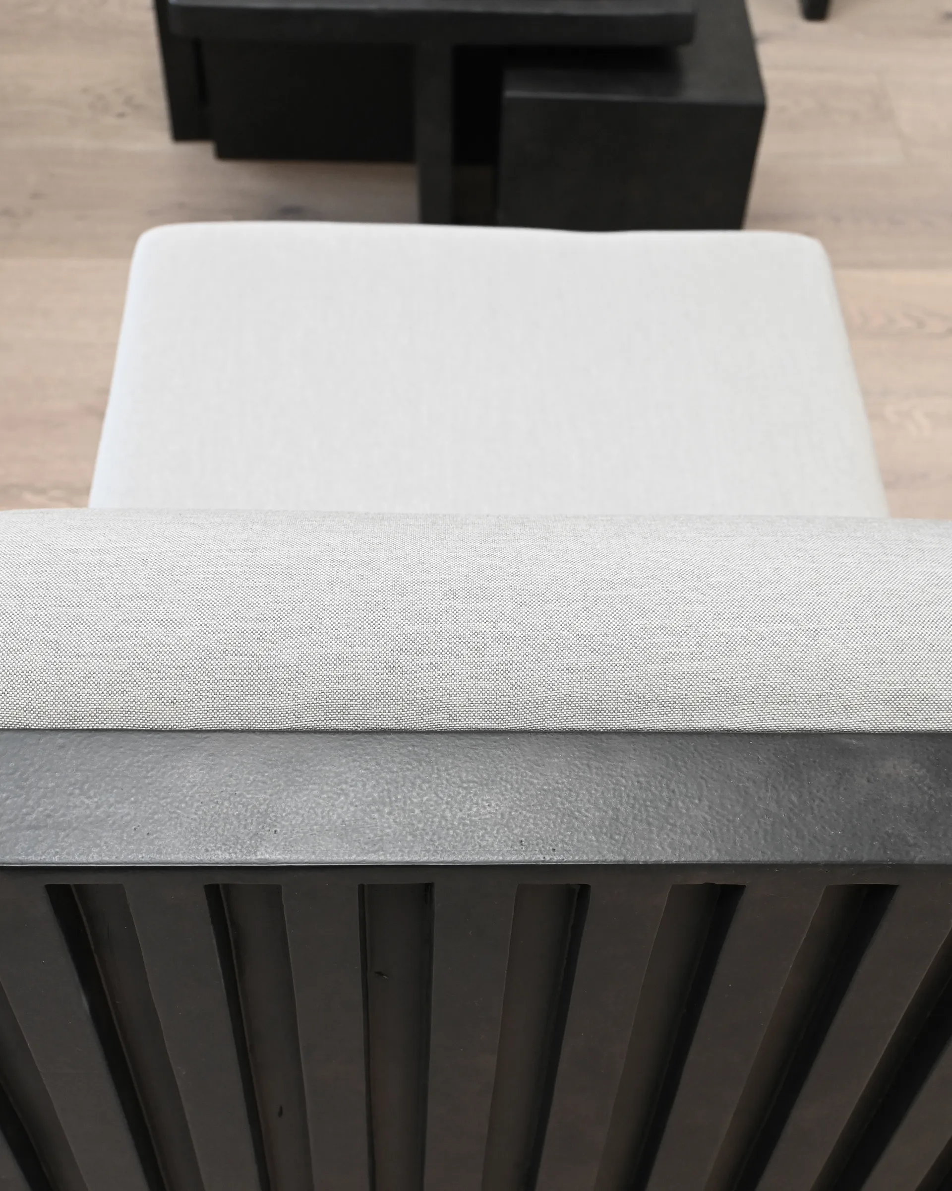 Fotel Tribu Lounge Chair, Coffee 101 Copenhagen