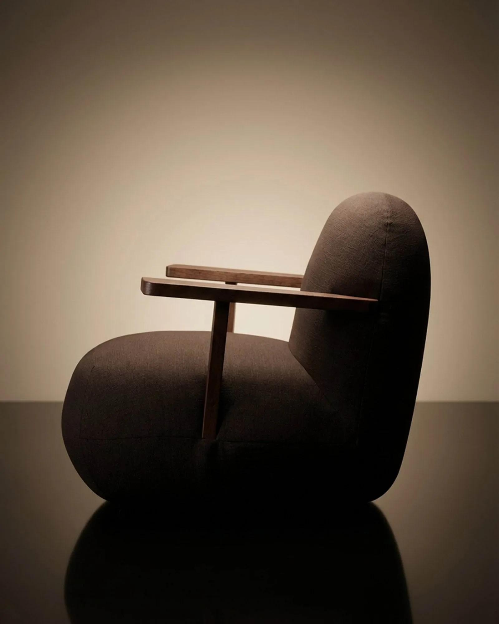 Fotel z podłokietnikami Toe chair, Classic brown oak-dark brown 101 Copenhagen