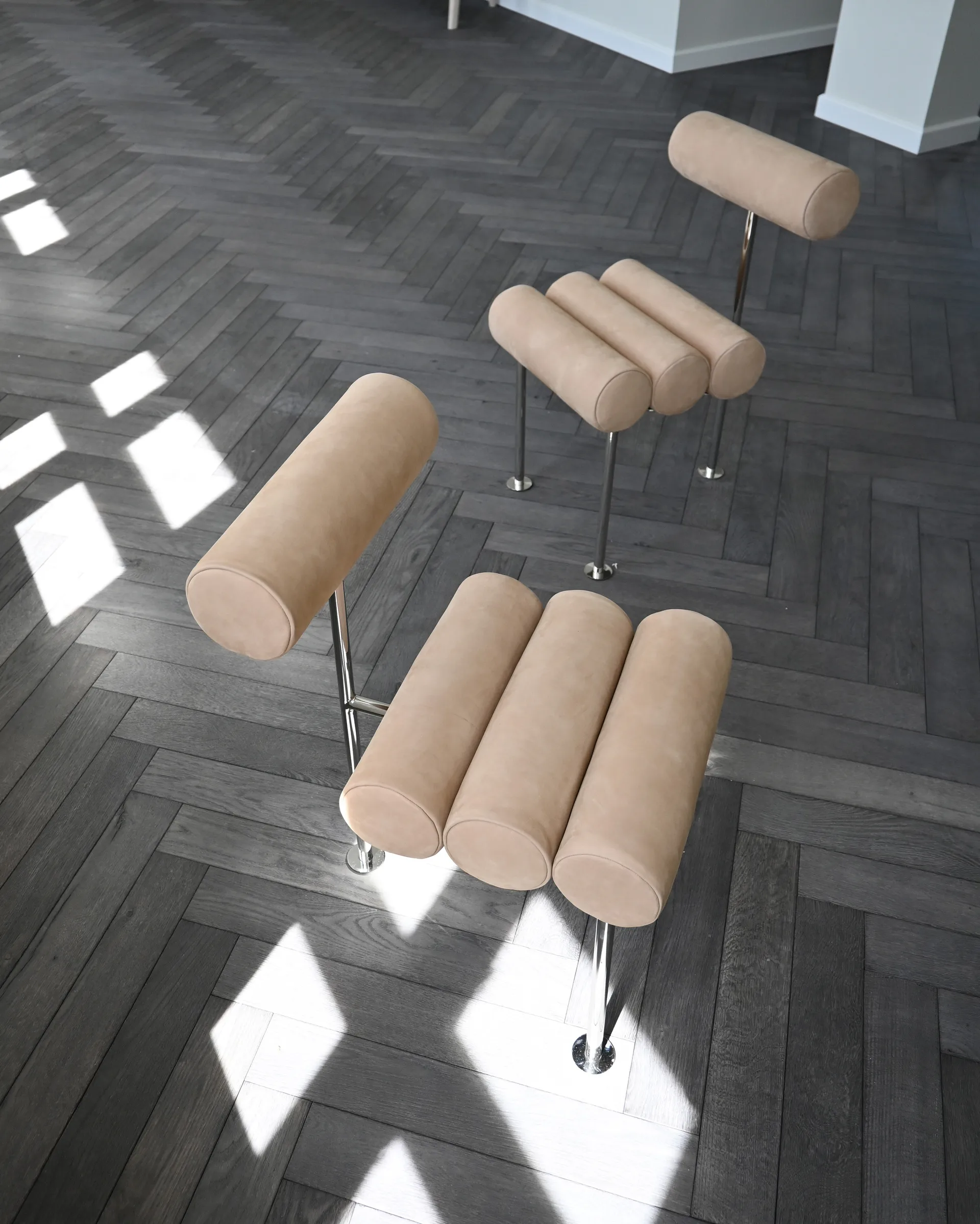 Krzesło do jadalni Hiro, Stal nierdzewna-nubuk 101 Copenhagen