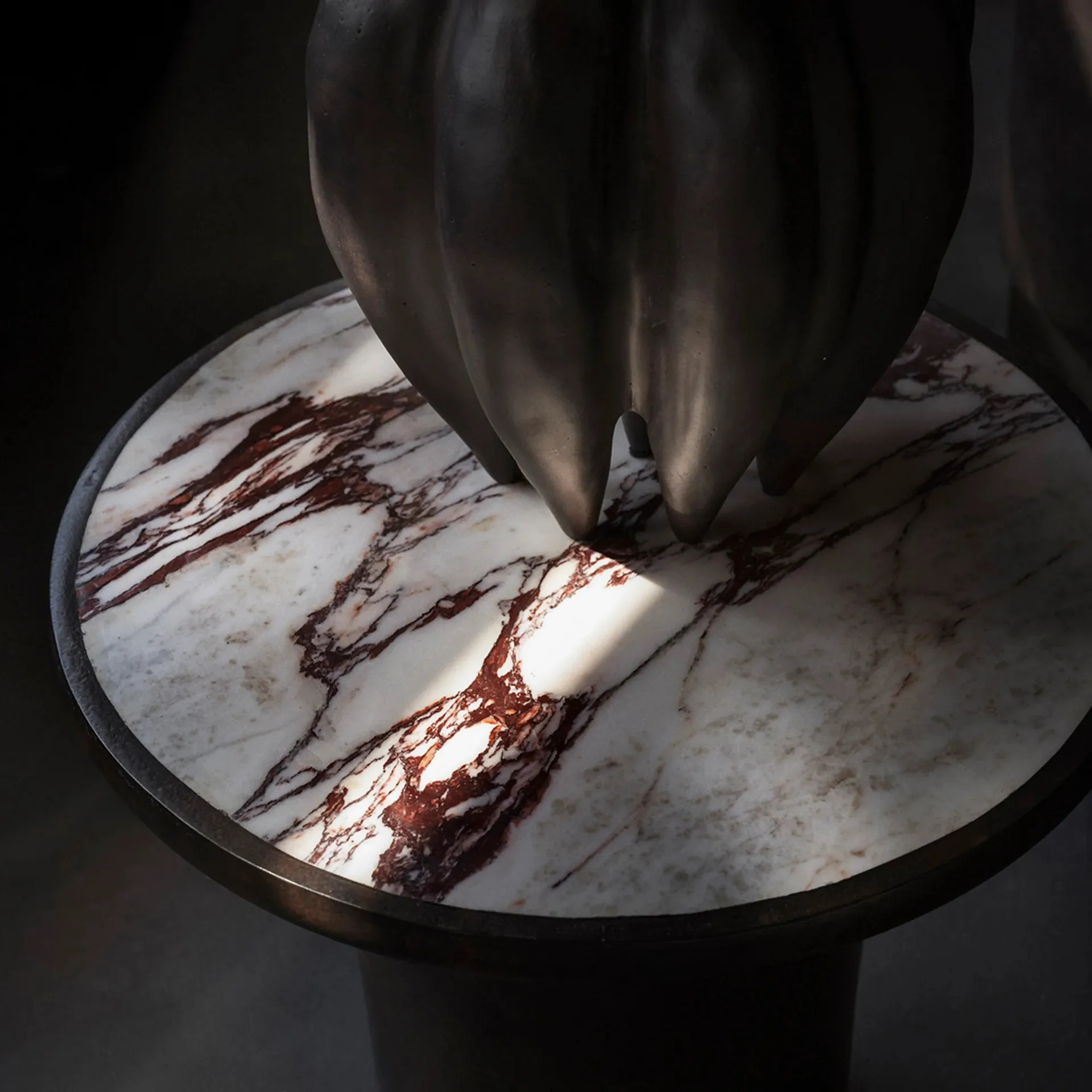 Tairu wysoki stolik boczny Ø35 cm, Calacatta 101 Copenhagen