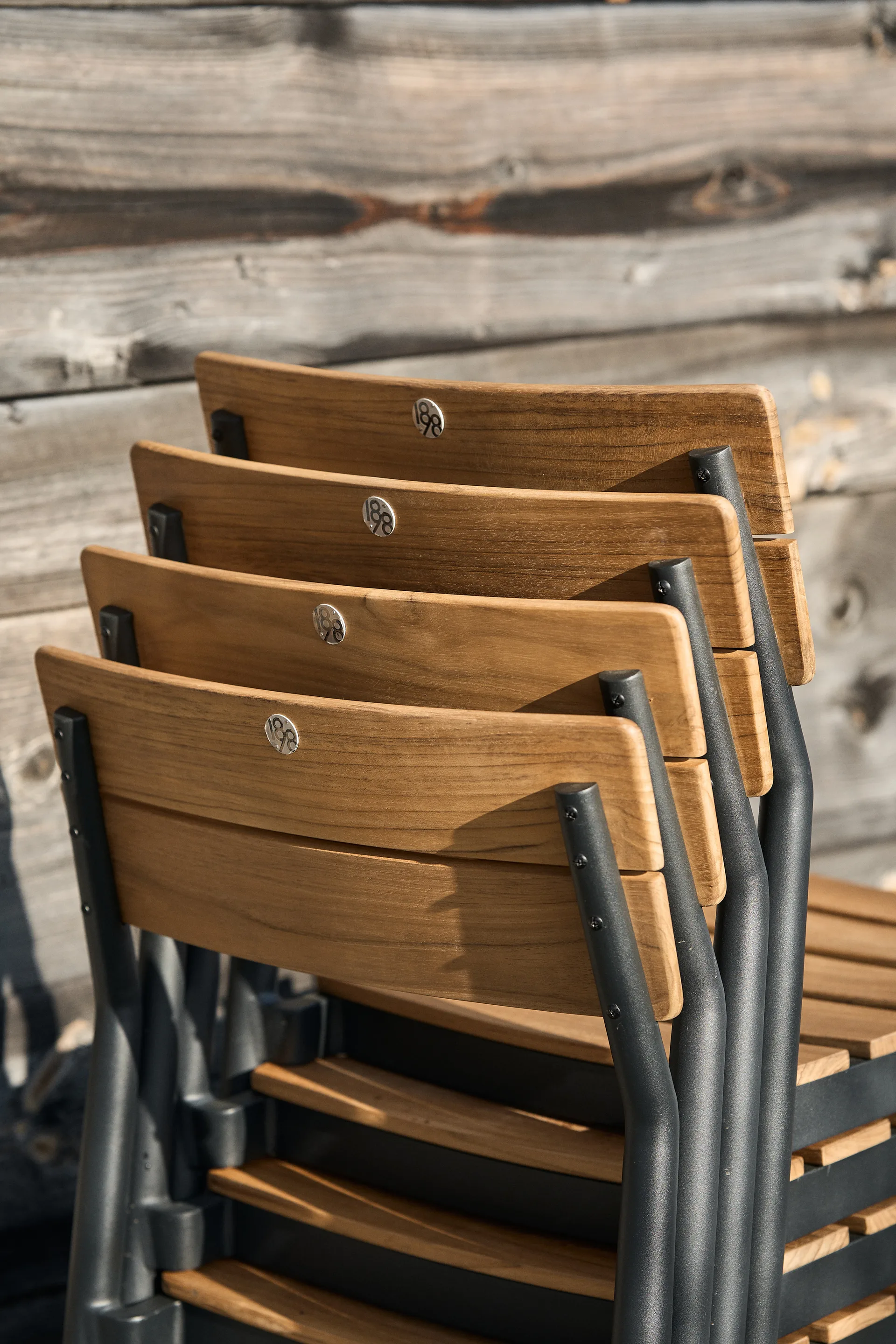 Grupa Björnö z 4 krzesłami i stół z drewna tekowego 1898