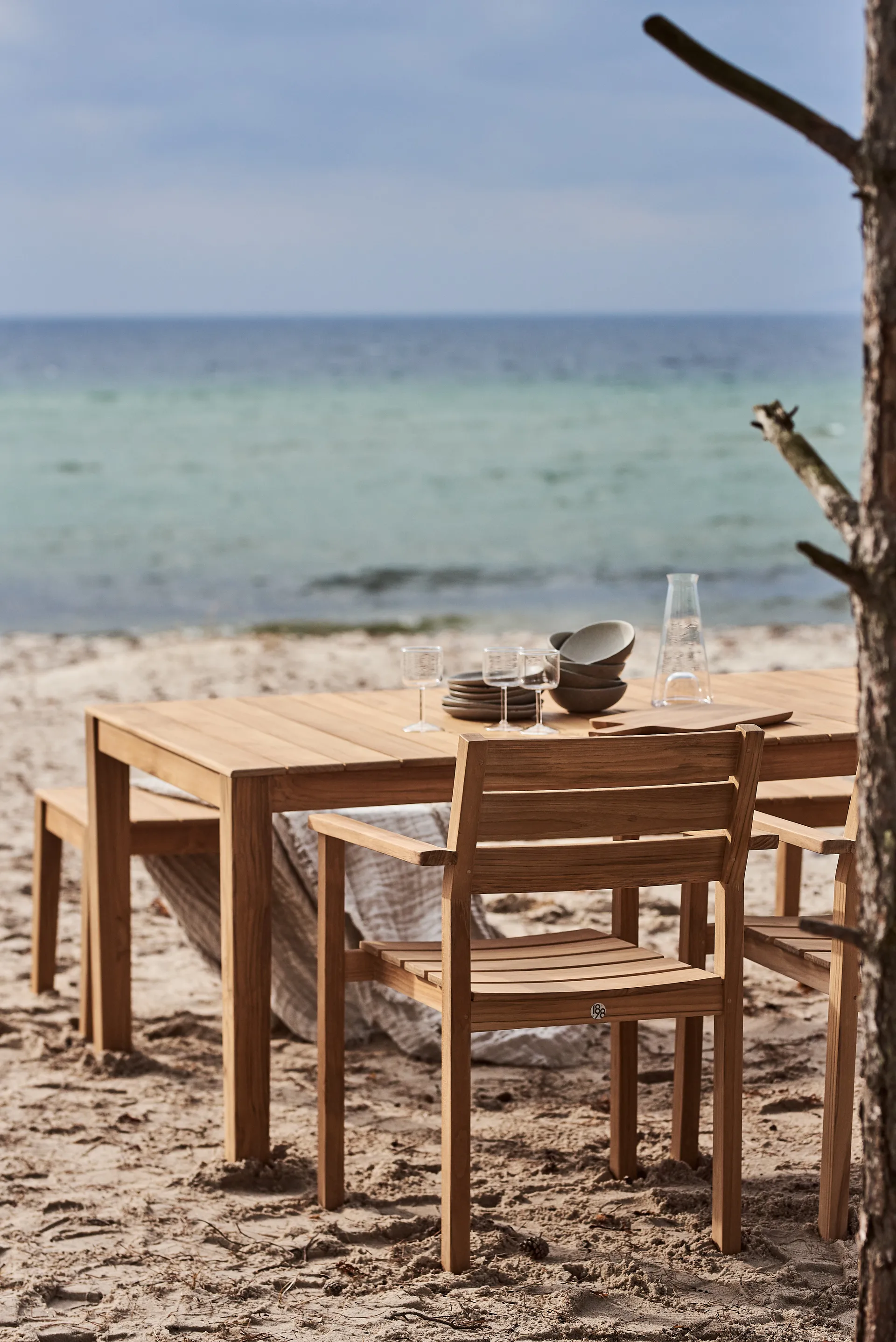 Krzesło Sköndal, Drewno tekowe 1898