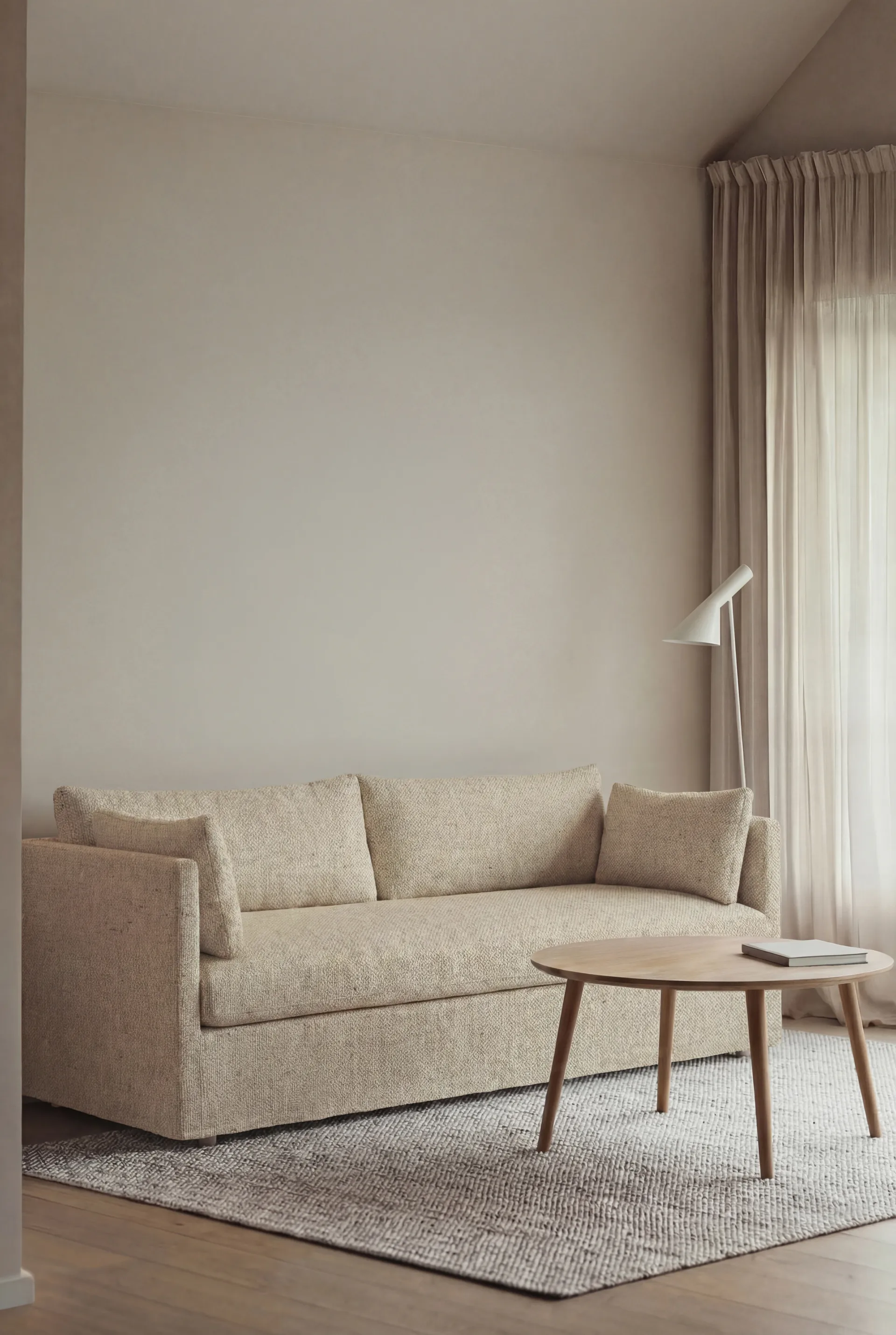 Linnevik sofa, Bern Beige 0341-dąb olejowany na biało, 3-osobowa, z falbaną 1898