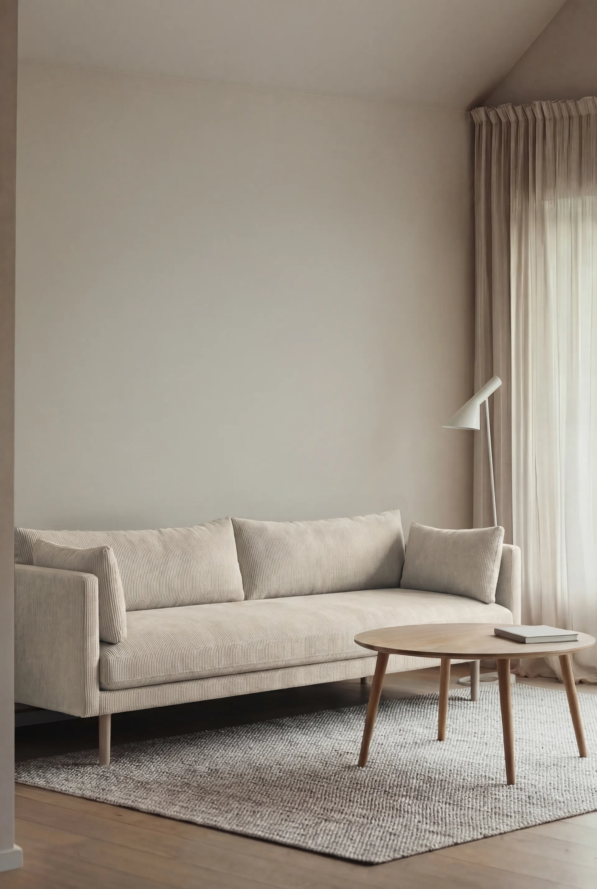 Linnevik sofa, Jump Beige 1956-dąb olejowany na biało, 4-osobowa, bez falbany 1898