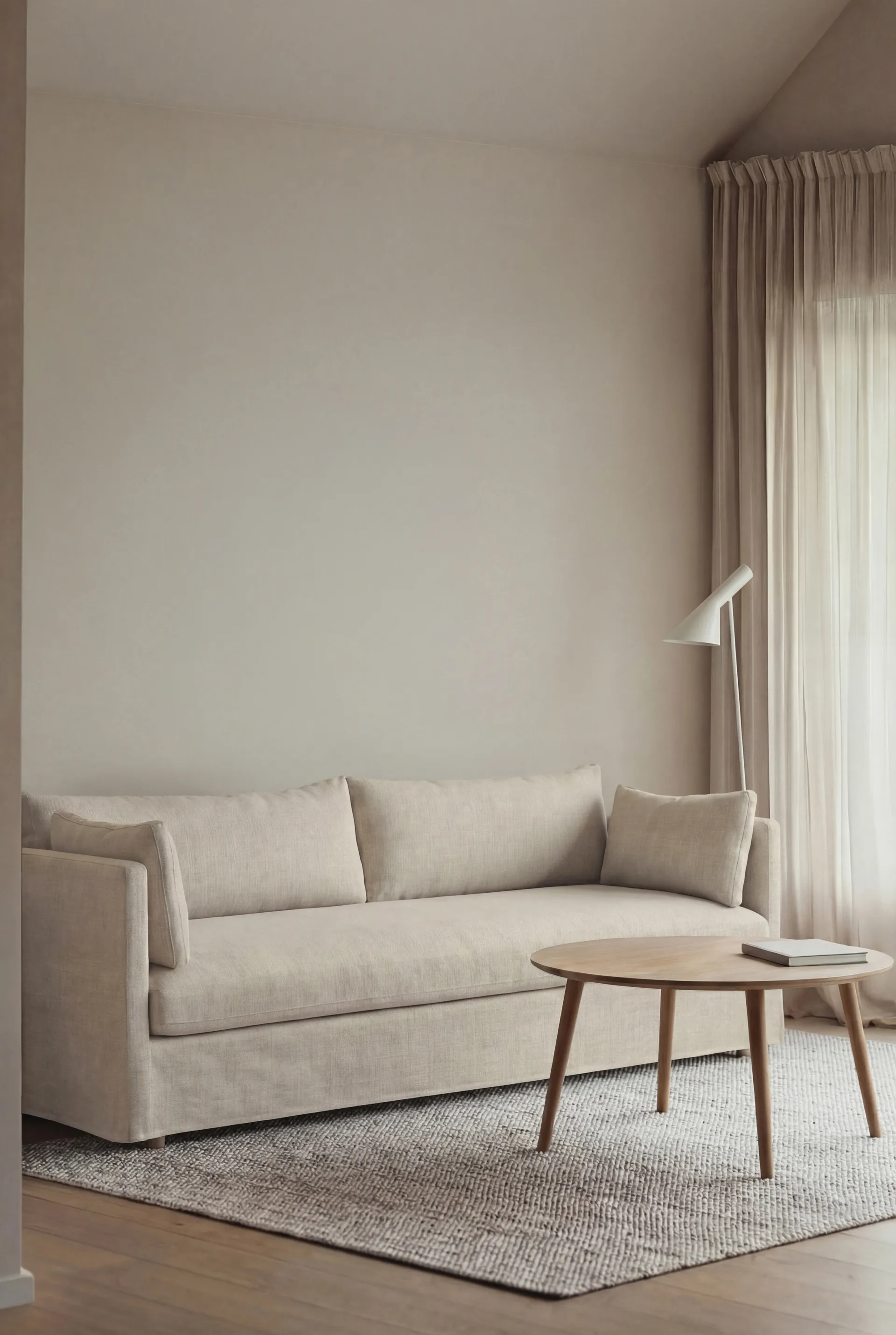 Linnevik sofa, Oslo Nature 1540-dąb olejowany na biało, 4-osobowa, z falbaną 1898