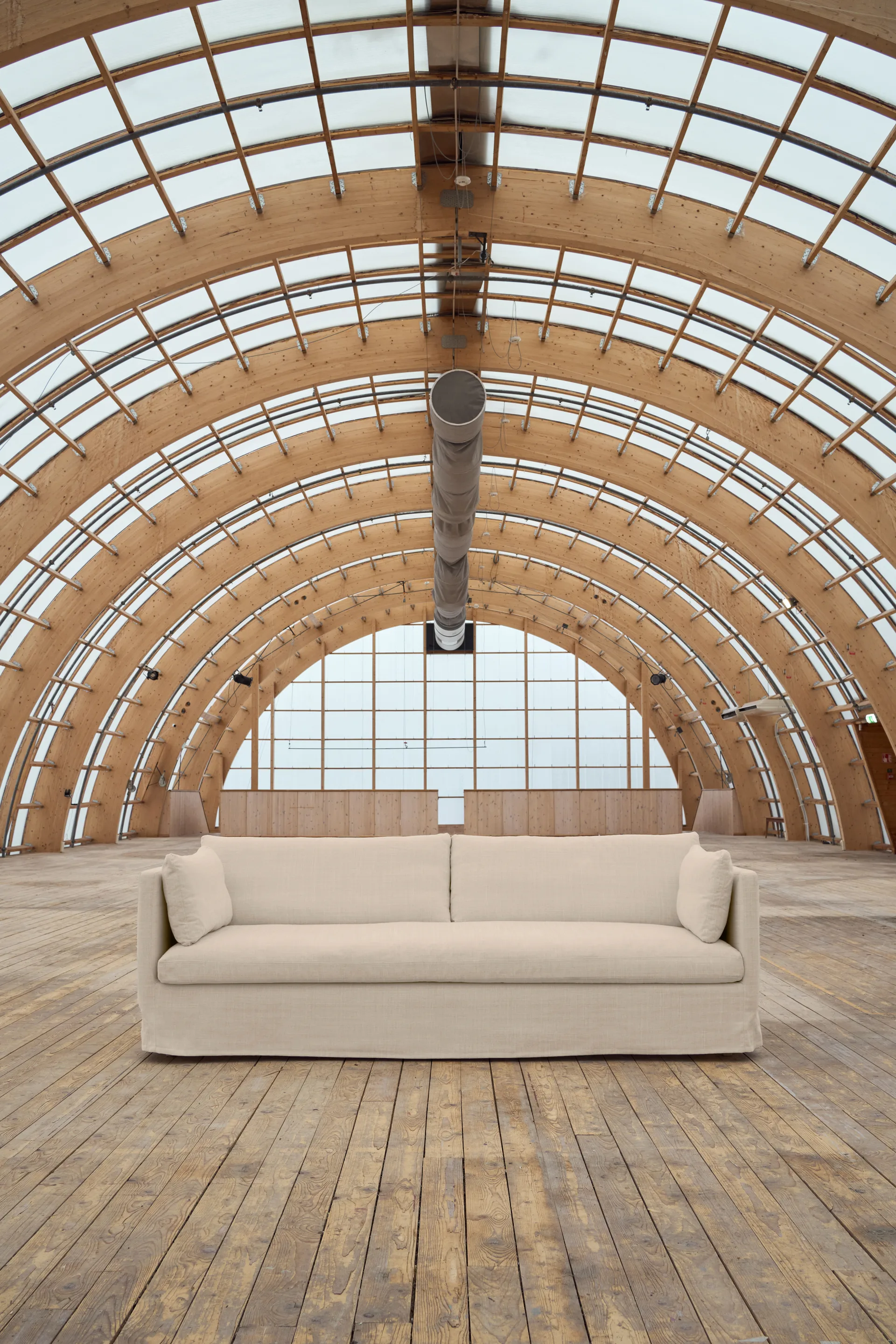 Linnevik sofa, Same Beige 6670-dąb olejowany na biało, 4-osobowa, z falbaną 1898