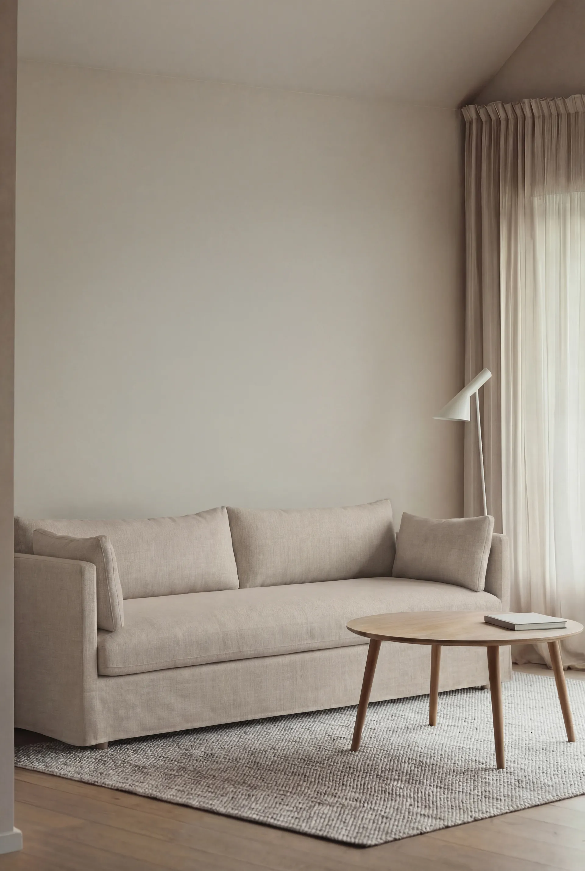 Linnevik sofa, Same Beige 6670-dąb olejowany na biało, 4-osobowa, z falbaną 1898