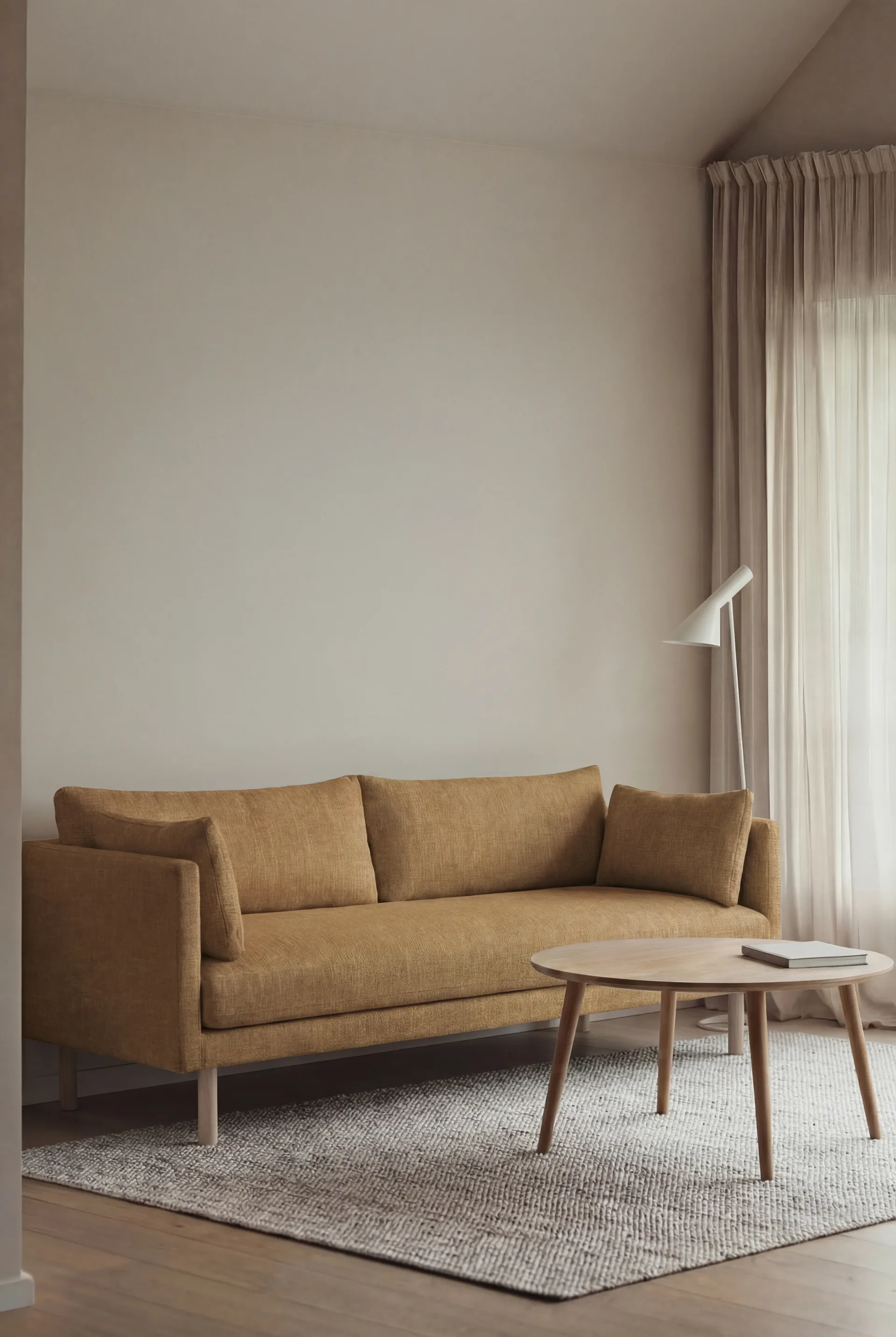 Linnevik sofa, Same Ochre 6676-dąb olejowany na biało, 3-osobowa, bez falbany 1898