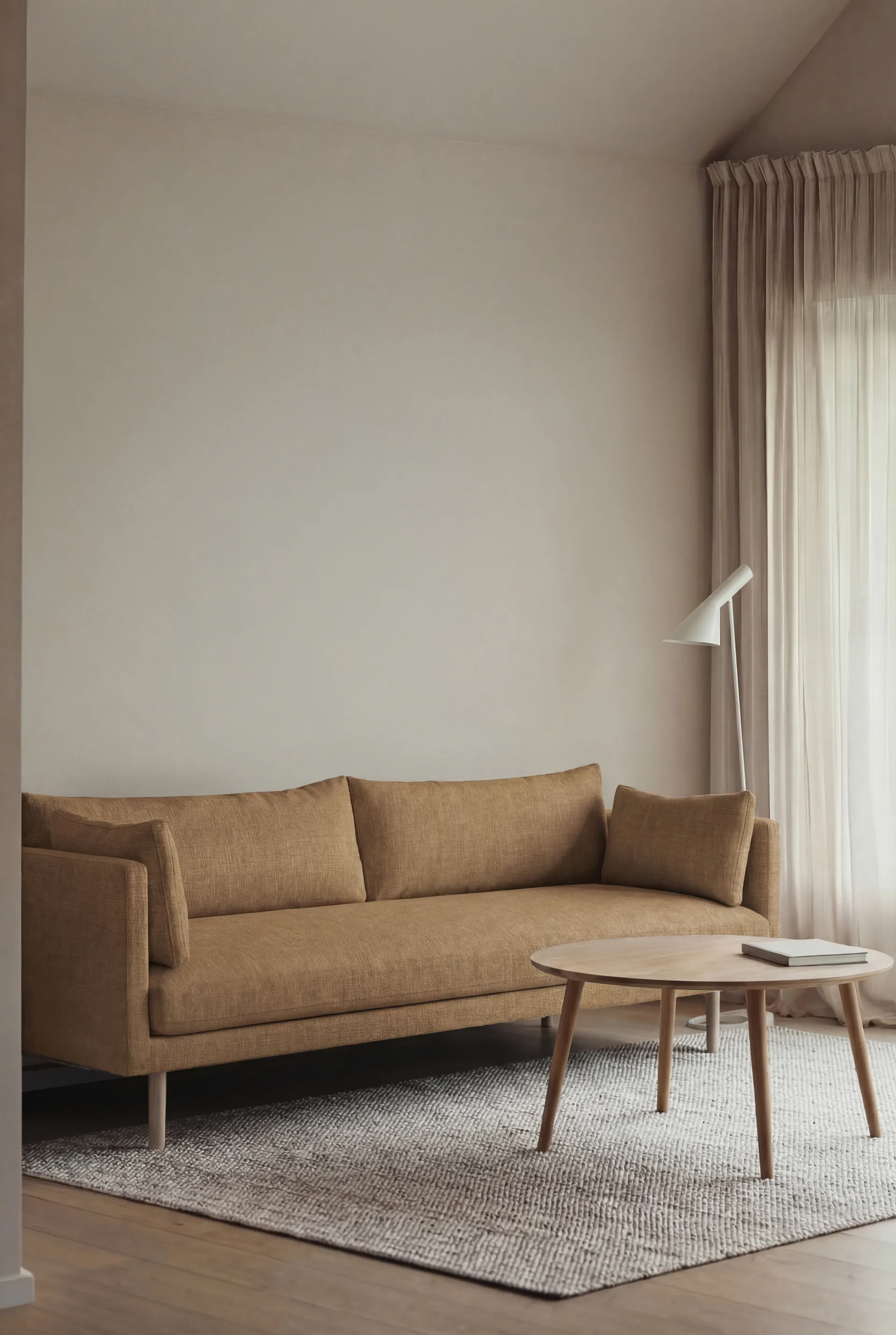 Linnevik sofa, Same Ochre 6676-dąb olejowany na biało, 4-osobowa, bez falbany 1898