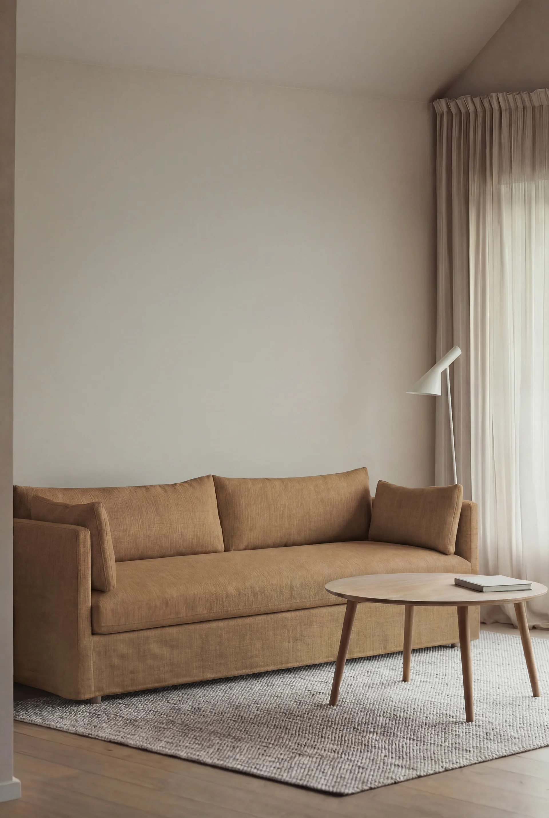 Linnevik sofa, Same Ochre 6676-dąb olejowany na biało, 4-osobowa, z falbaną 1898