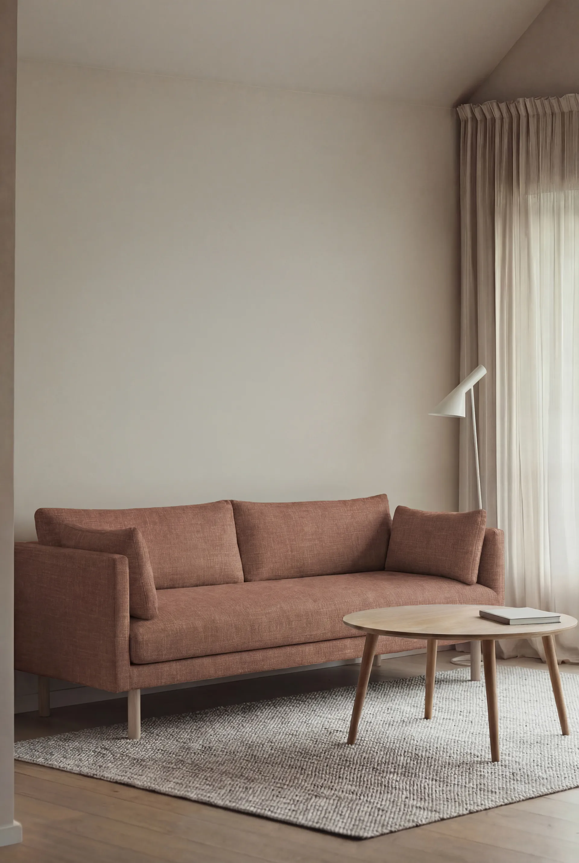 Linnevik sofa, Same Rust 6675-dąb olejowany na biało, 3-osobowa, bez falbany 1898