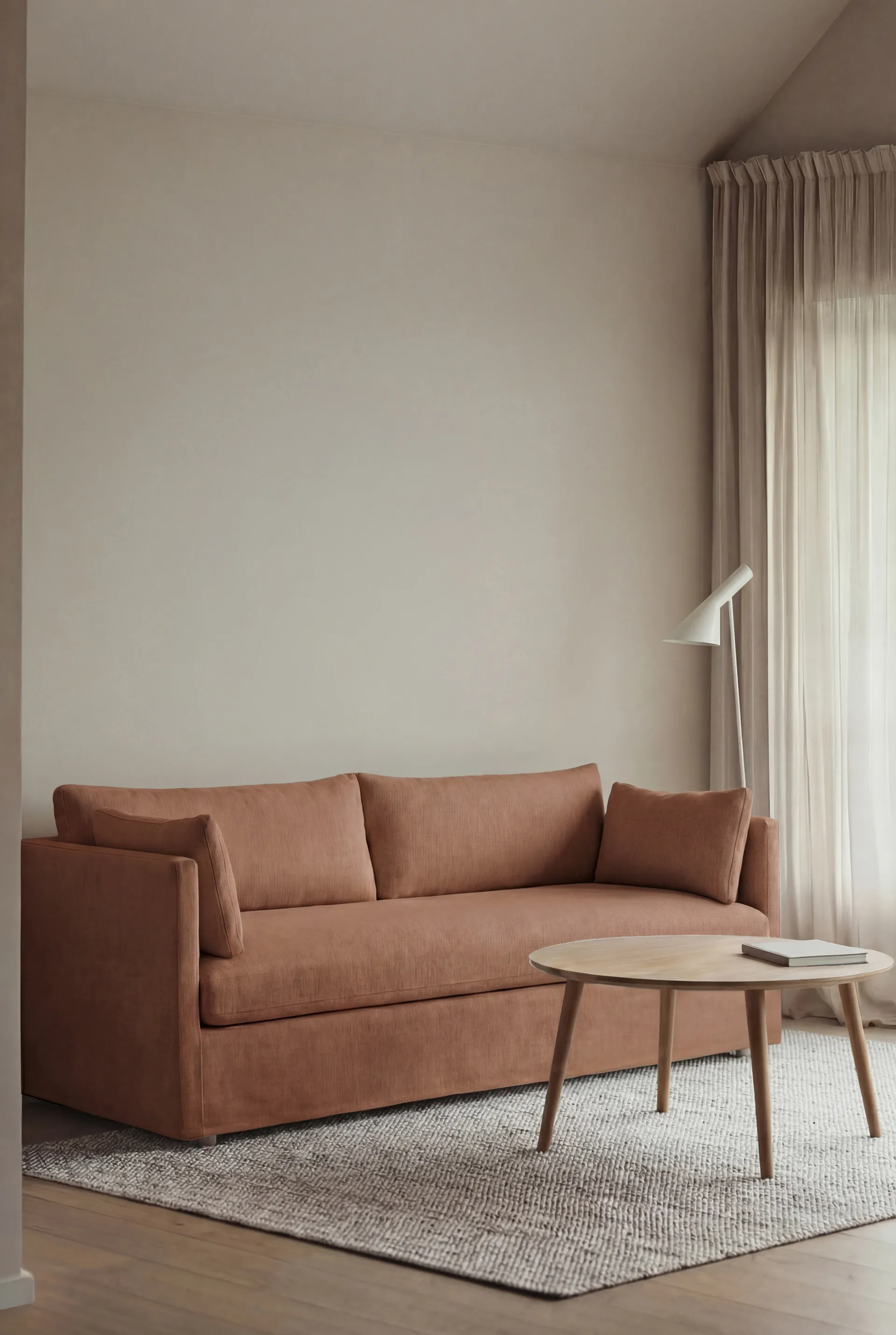 Linnevik sofa, Same Rust 6675-dąb olejowany na biało, 3-osobowa, z falbaną 1898