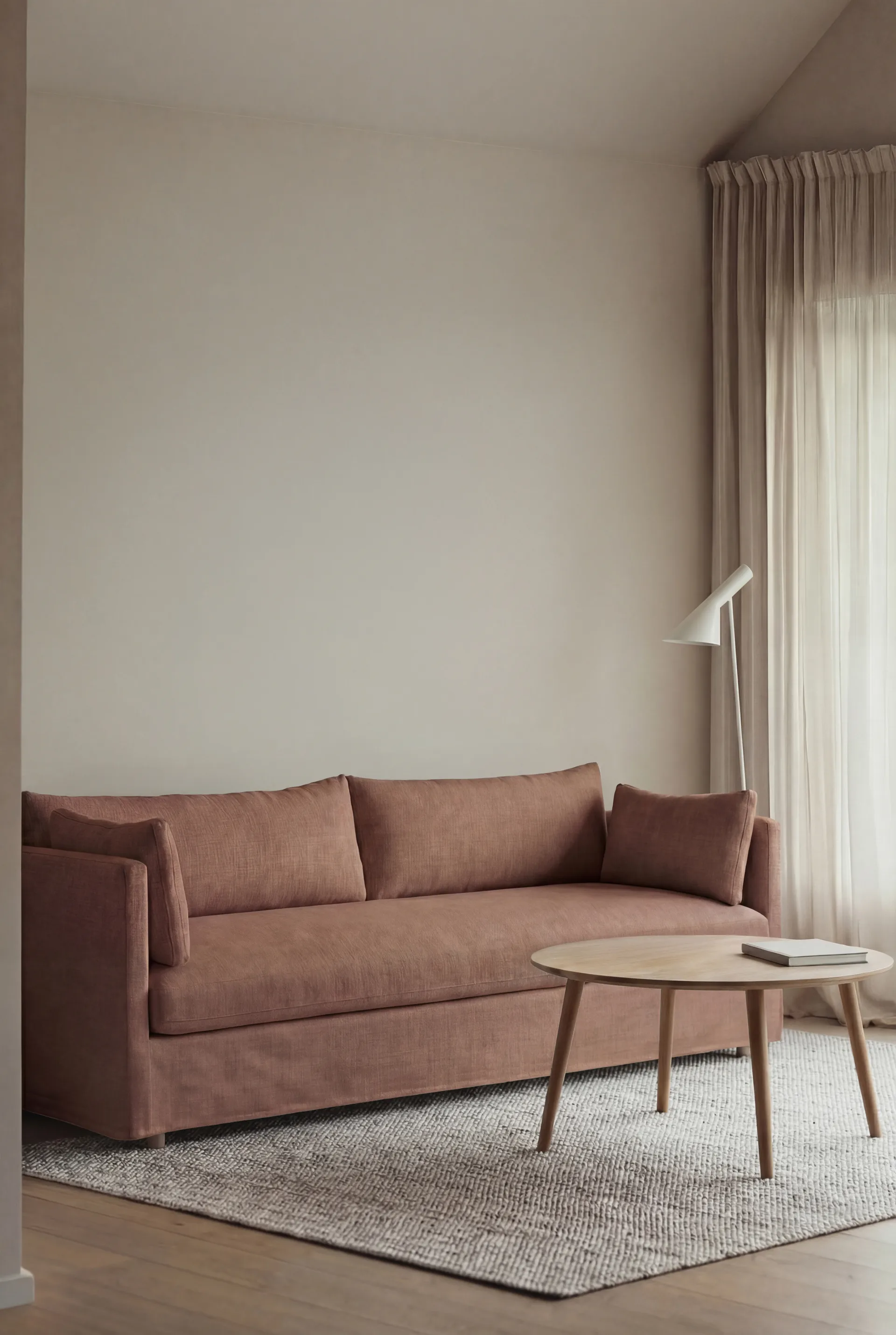 Linnevik sofa, Same Rust 6675-dąb olejowany na biało, 4-osobowa, z falbaną 1898