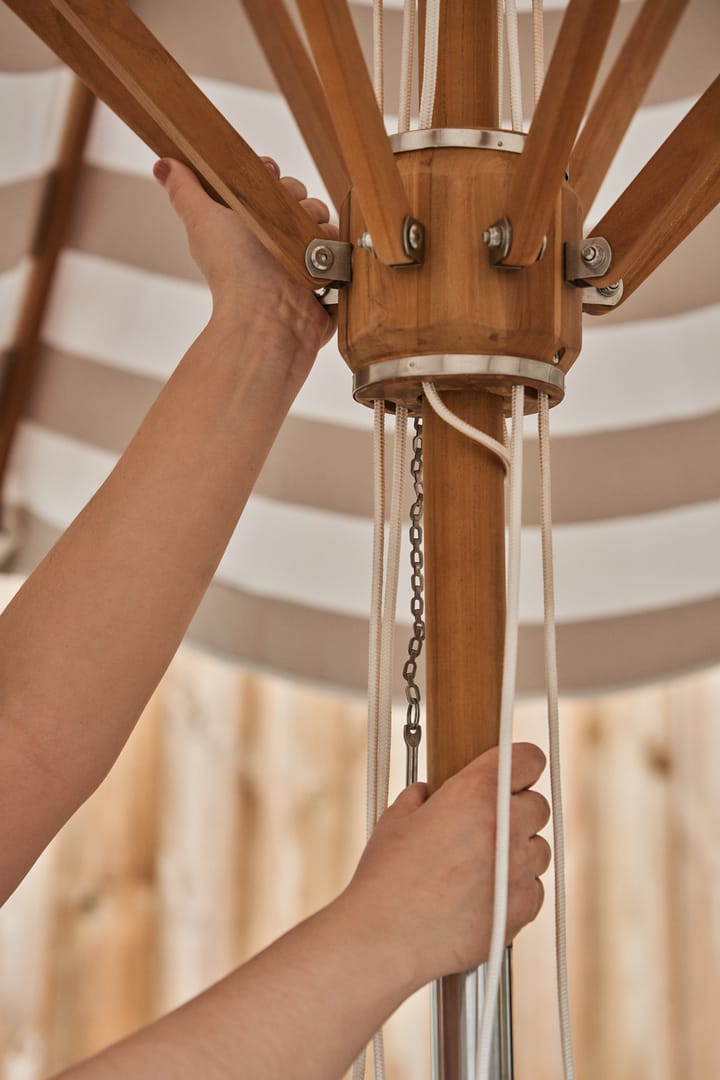 Parasol Hisshult Ø270 cm, Beige stripe-teak 1898