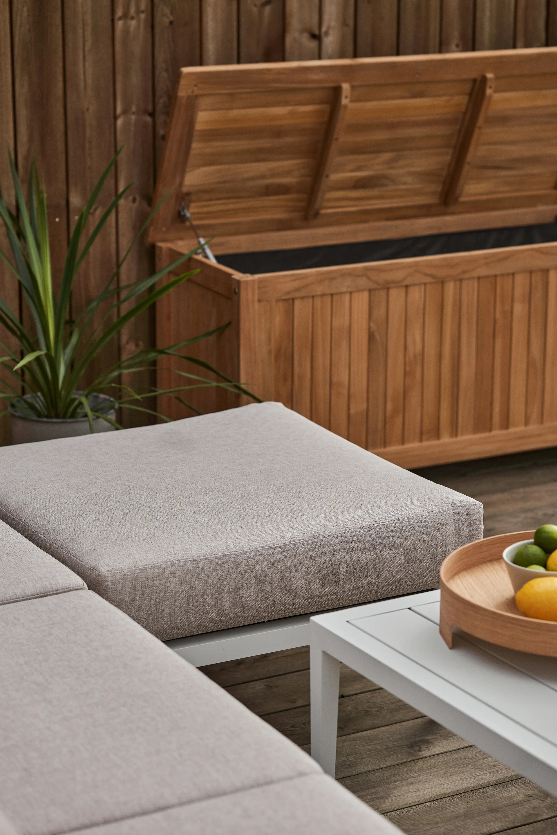 Santander podnóżek, Biały-beżowy 1898