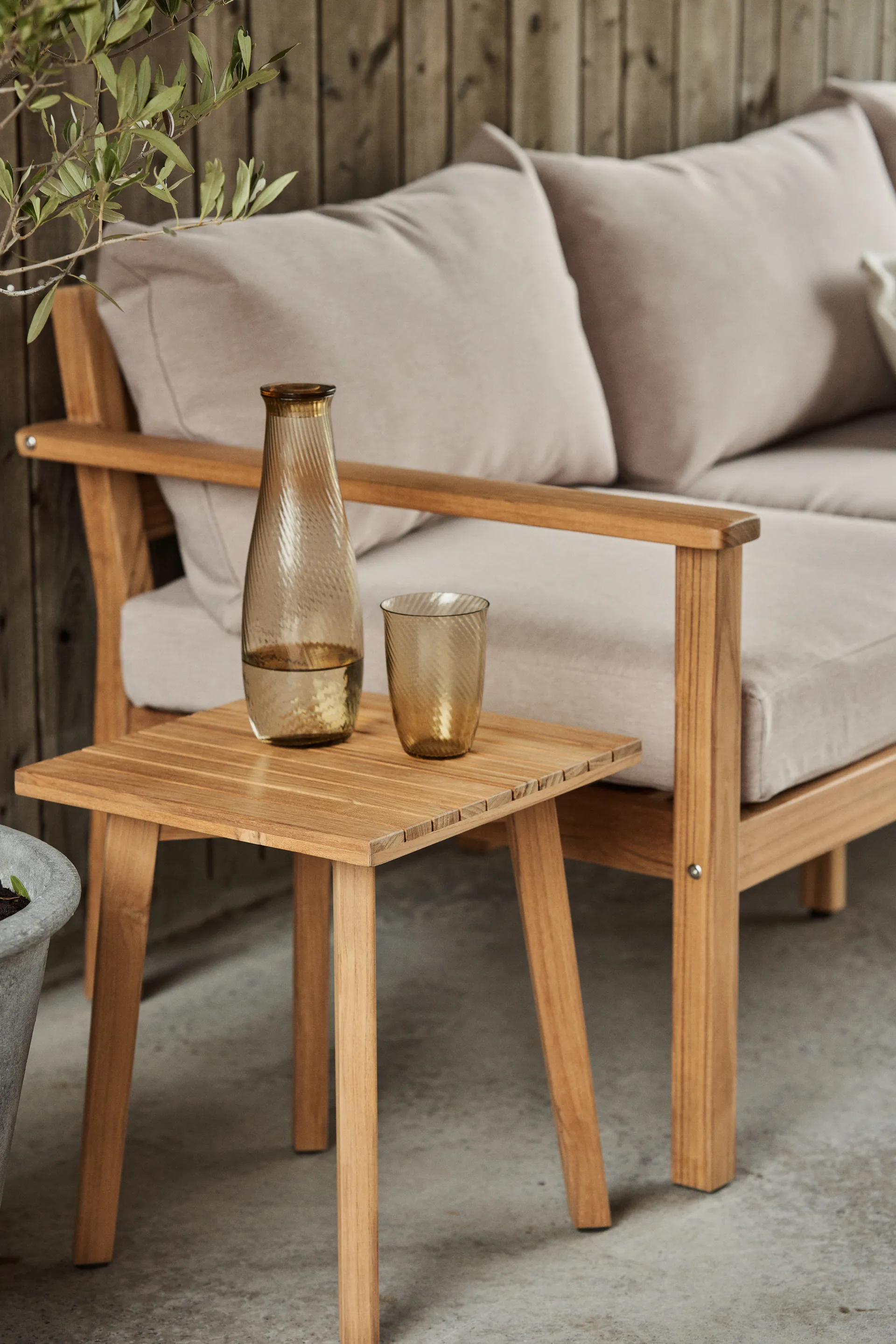 Stolik z drewna tekowego Sköndal, 35x35x40 cm 1898