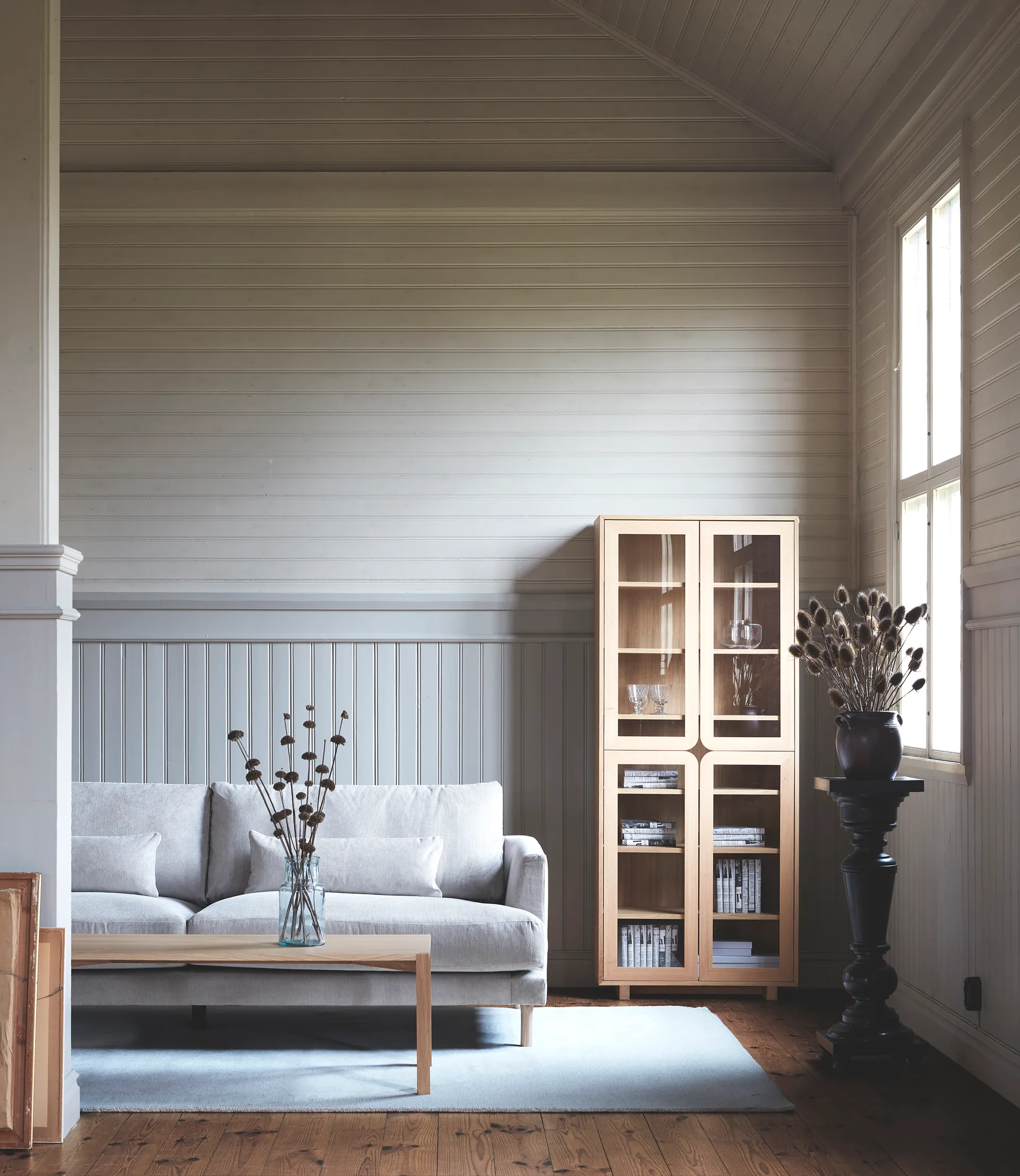 Vidja wysoka gablota, Dąb pigmentowany na biało 1898