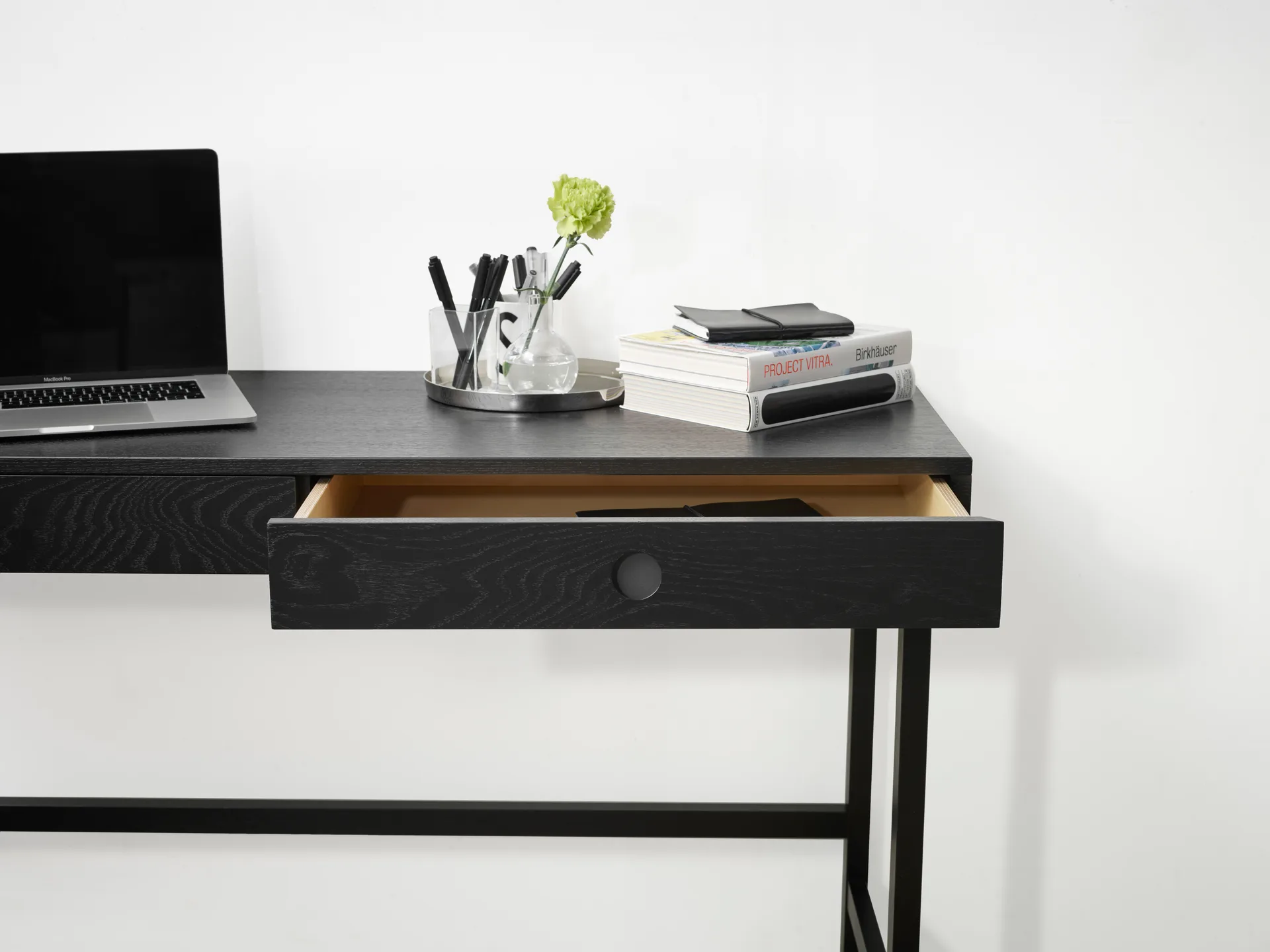 Biurko Mind, Czarnobejcowany dąb, 118×74×44 cm A2