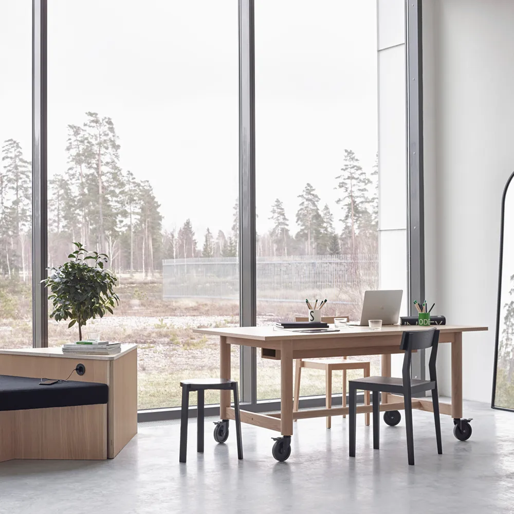 Connect biurko, Dąb bejcowany na czarno-czarne koła-h90 A2