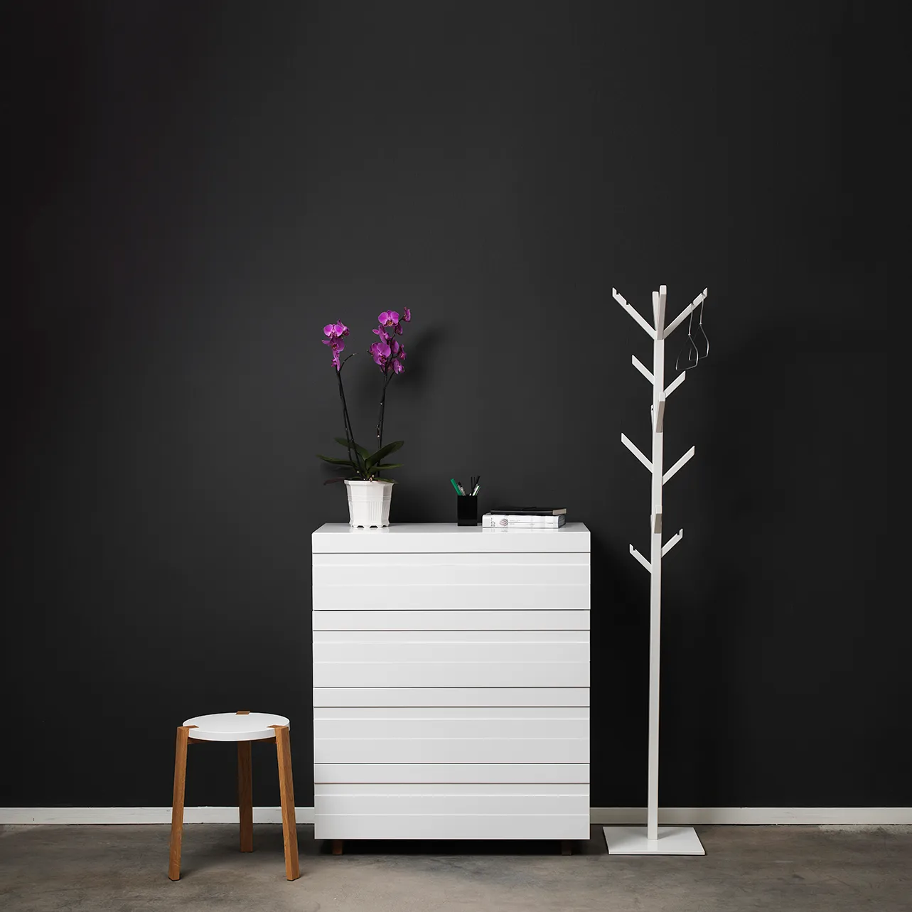 White komoda z 4 szufladami, Nogi dębowe A2