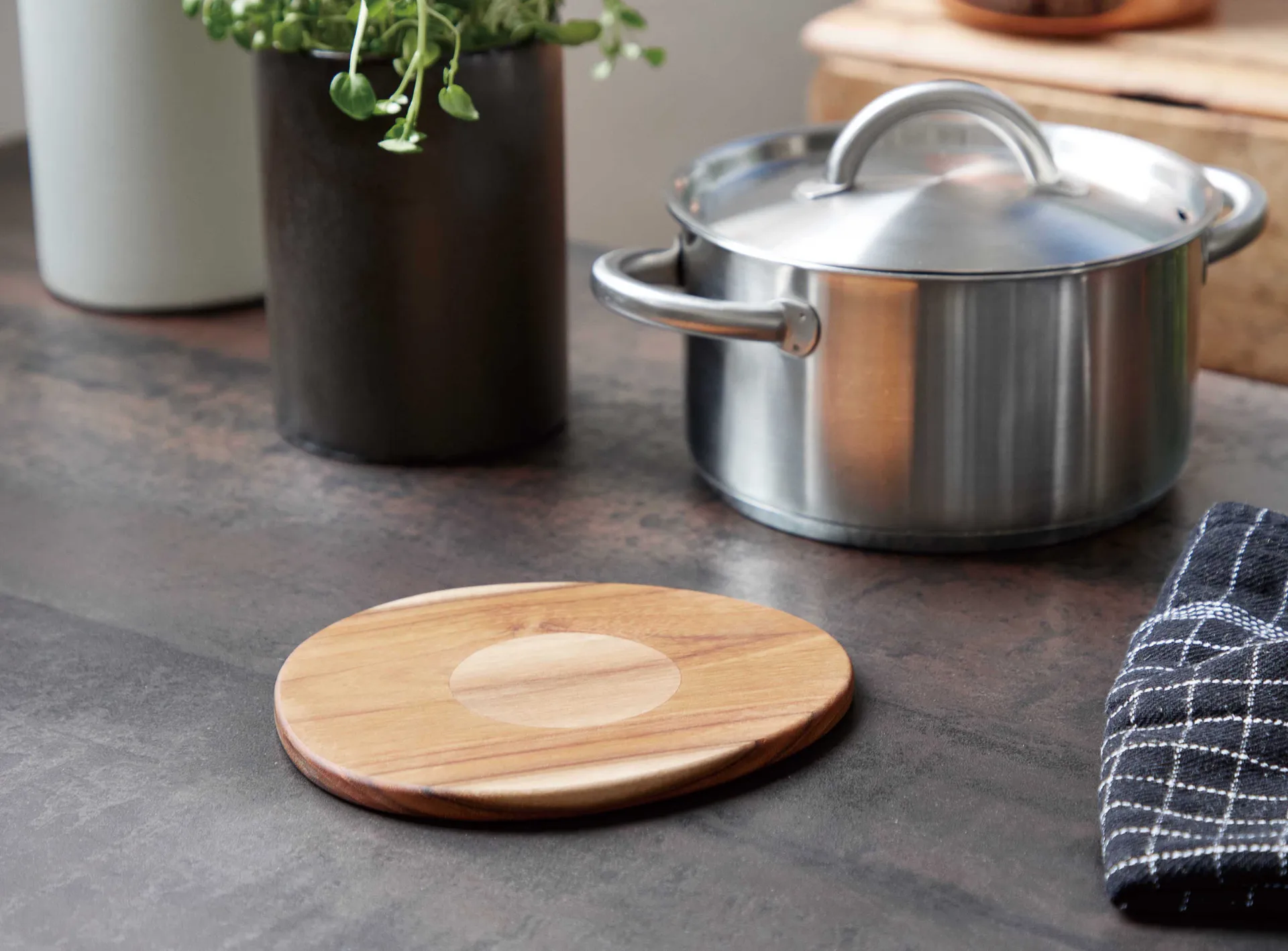 Podstawka magnetyczna pod garnek Raw 15x17,5 cm, Teak Aida