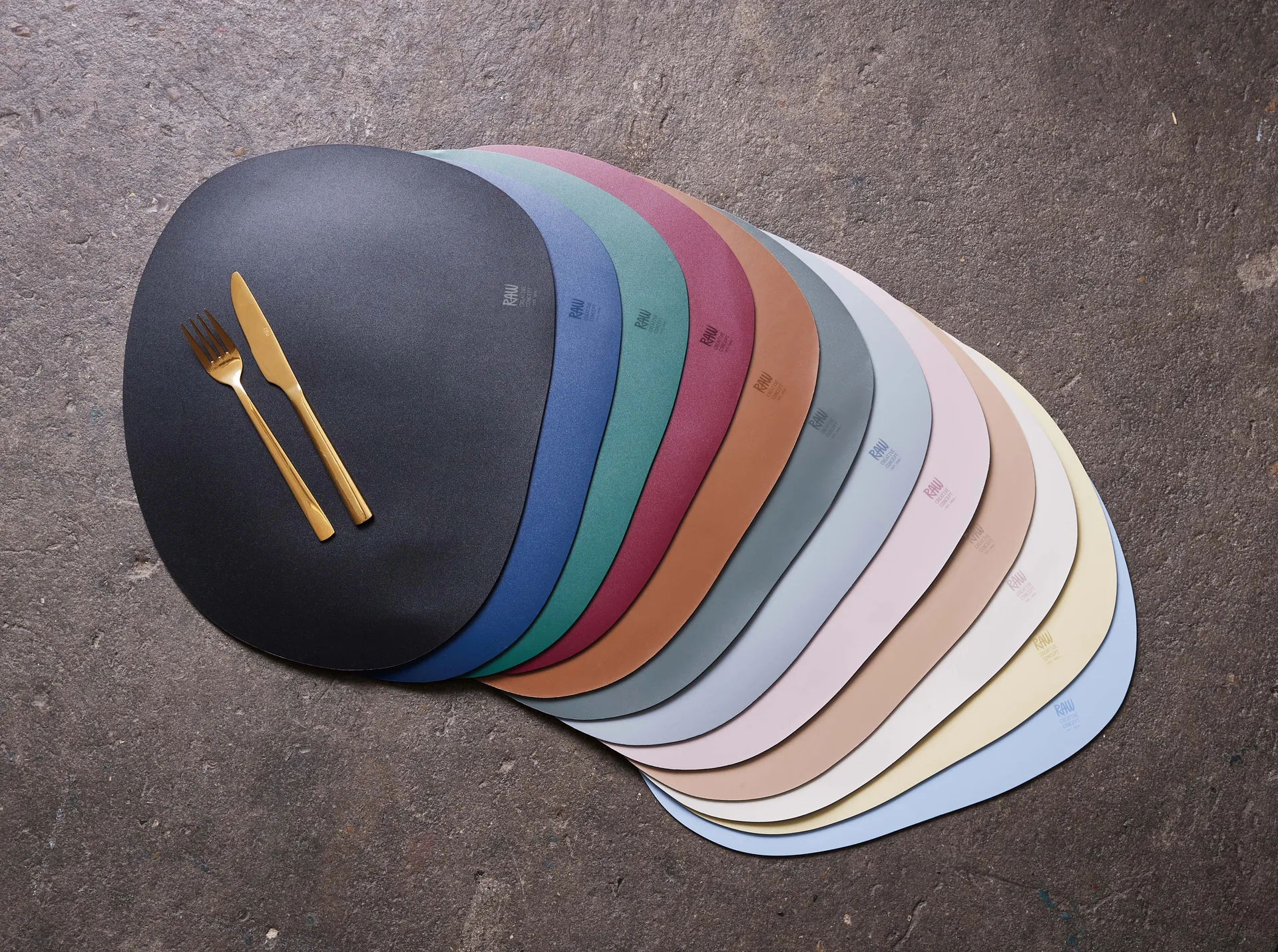 Silikonowa podkładka Raw Creative 41x33,5 cm, Czarna Aida