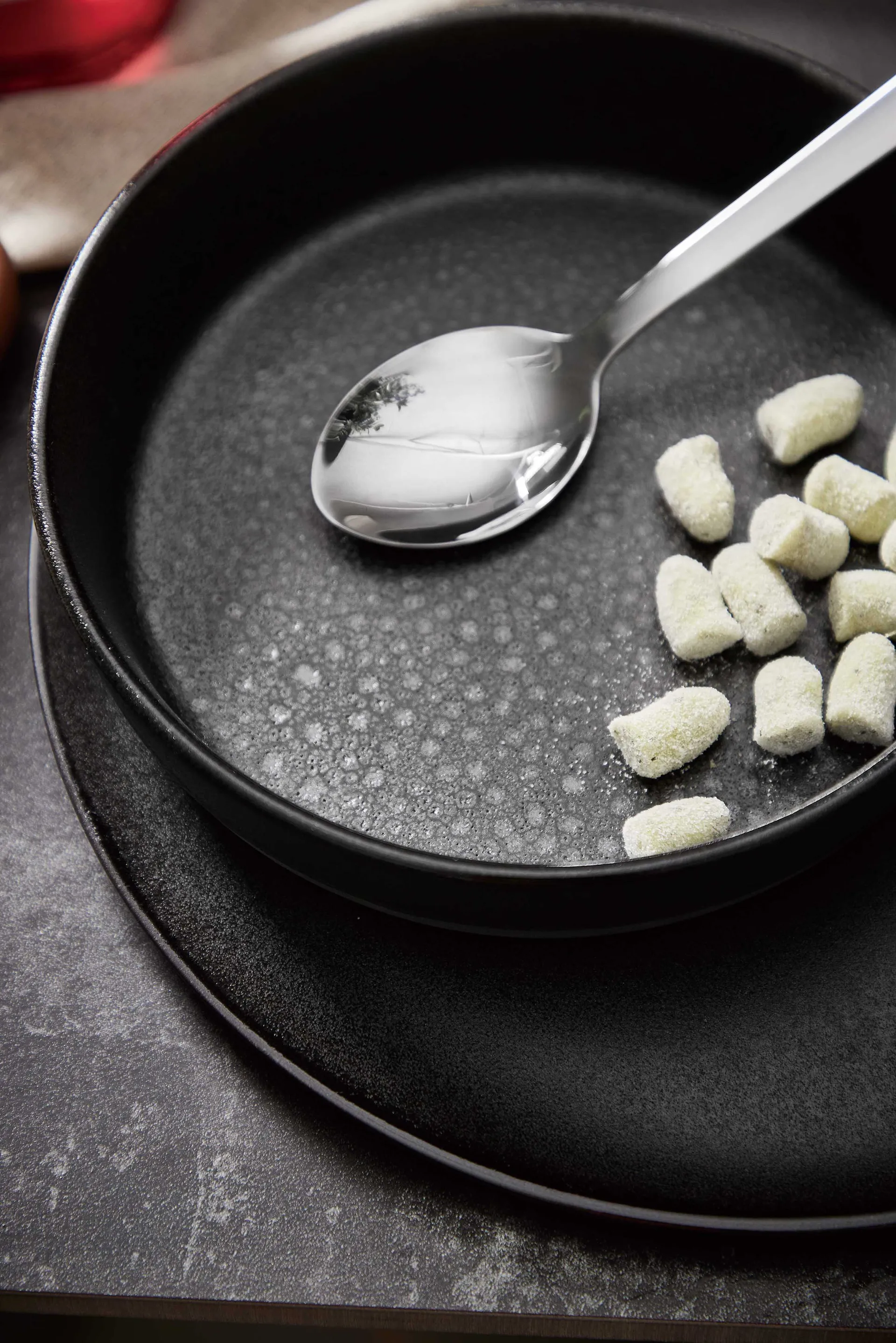 Talerz do zupy Raw Ø19,4 cm, Tytanowa czerń Aida