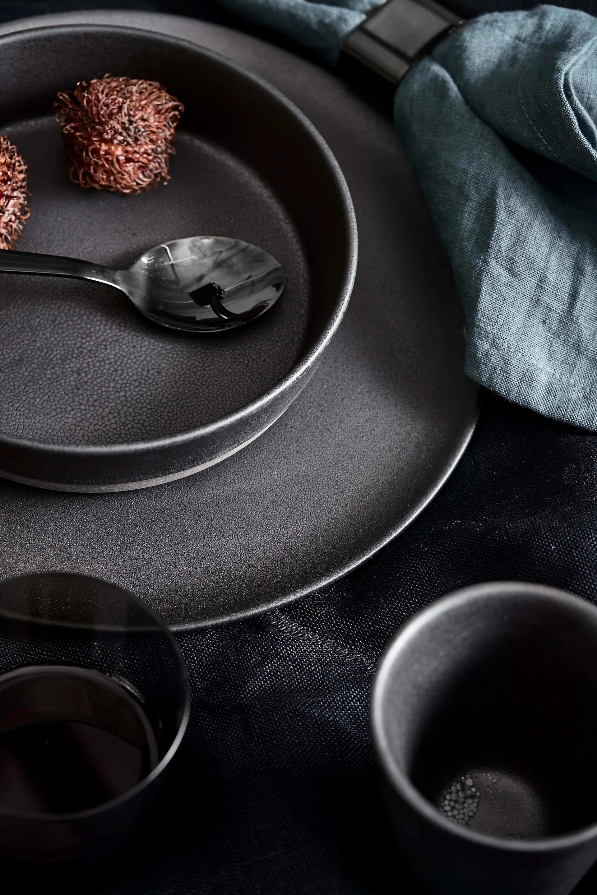 Talerz do zupy Raw Ø19,4 cm, Tytanowa czerń Aida