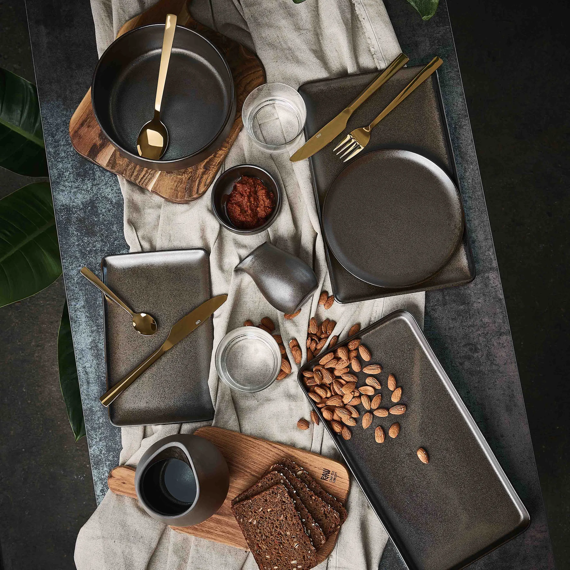 Talerz Raw 23,5x15 cm, Metallic brown Aida