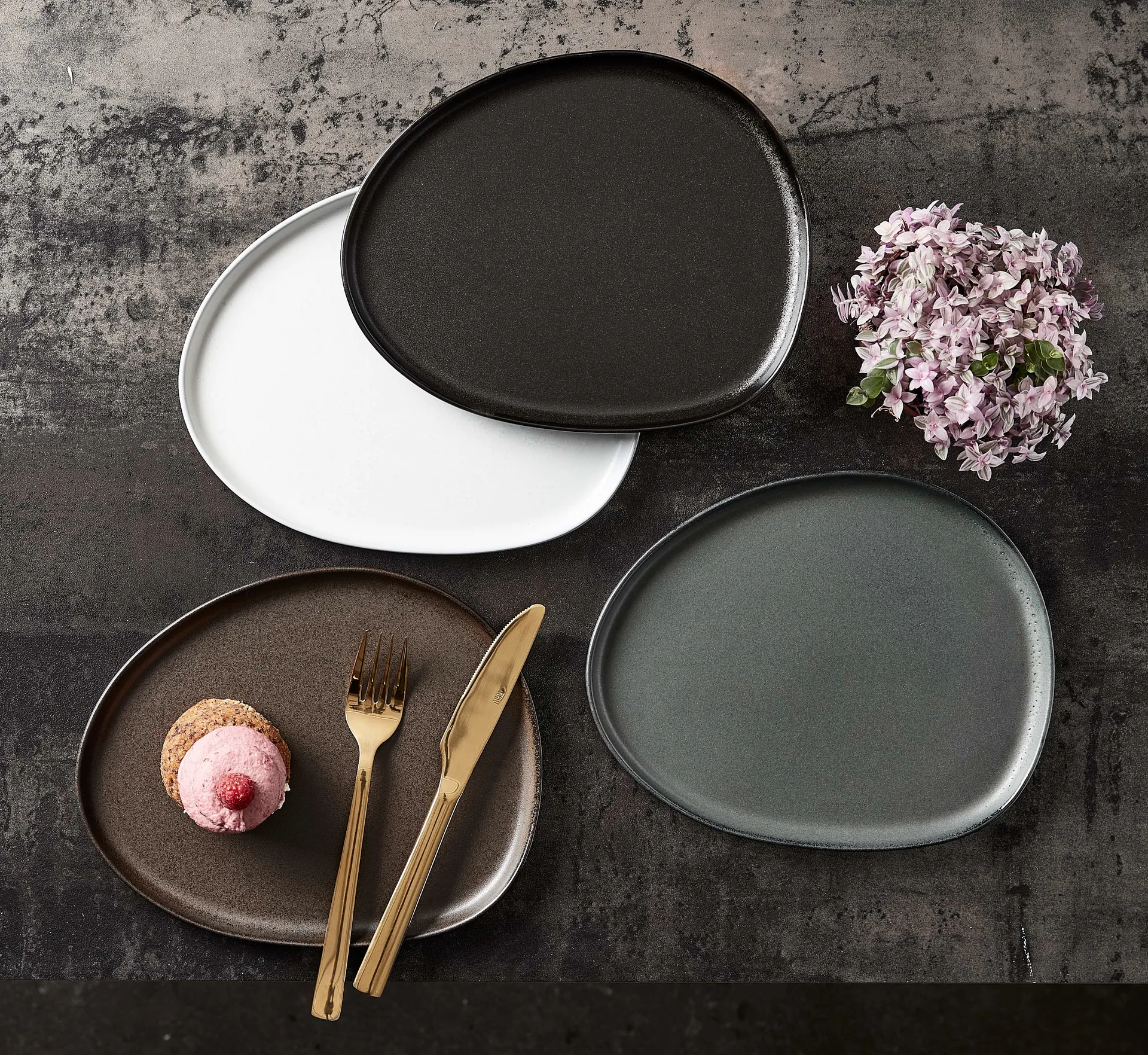 Talerz Raw Organic 24x21 cm, Titanium Black Aida