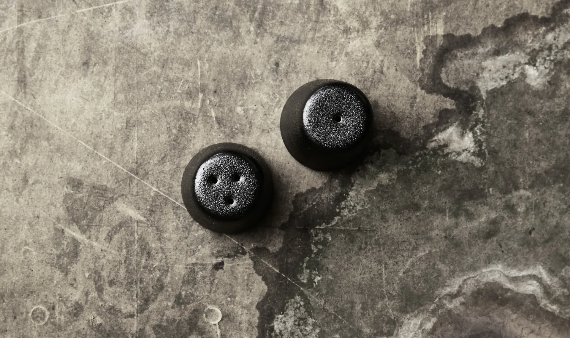 Zestaw do soli i pieprzu Raw, Czarny tytanowy Aida