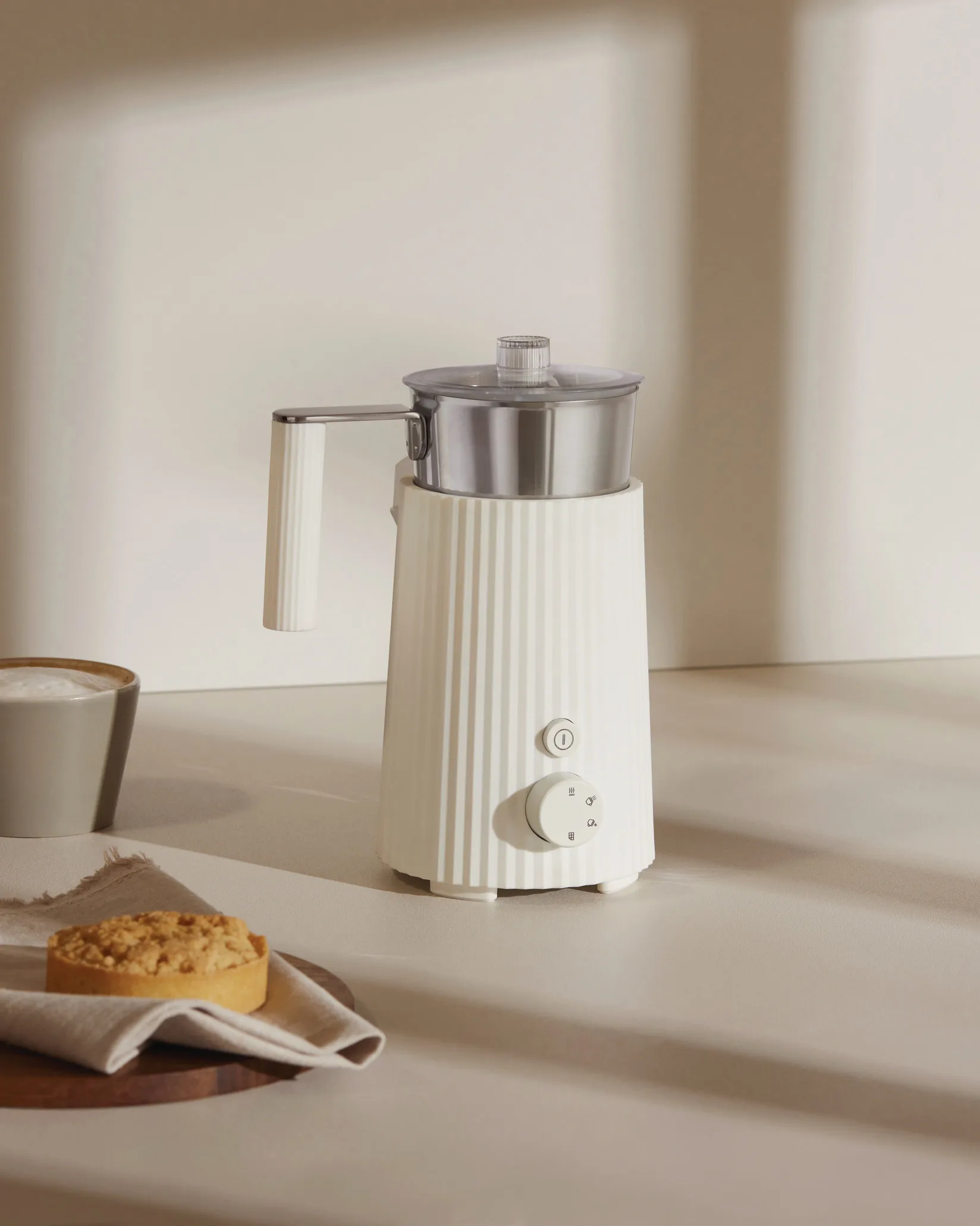 Plissé spieniacz do mleka 350 ml, Biały Alessi