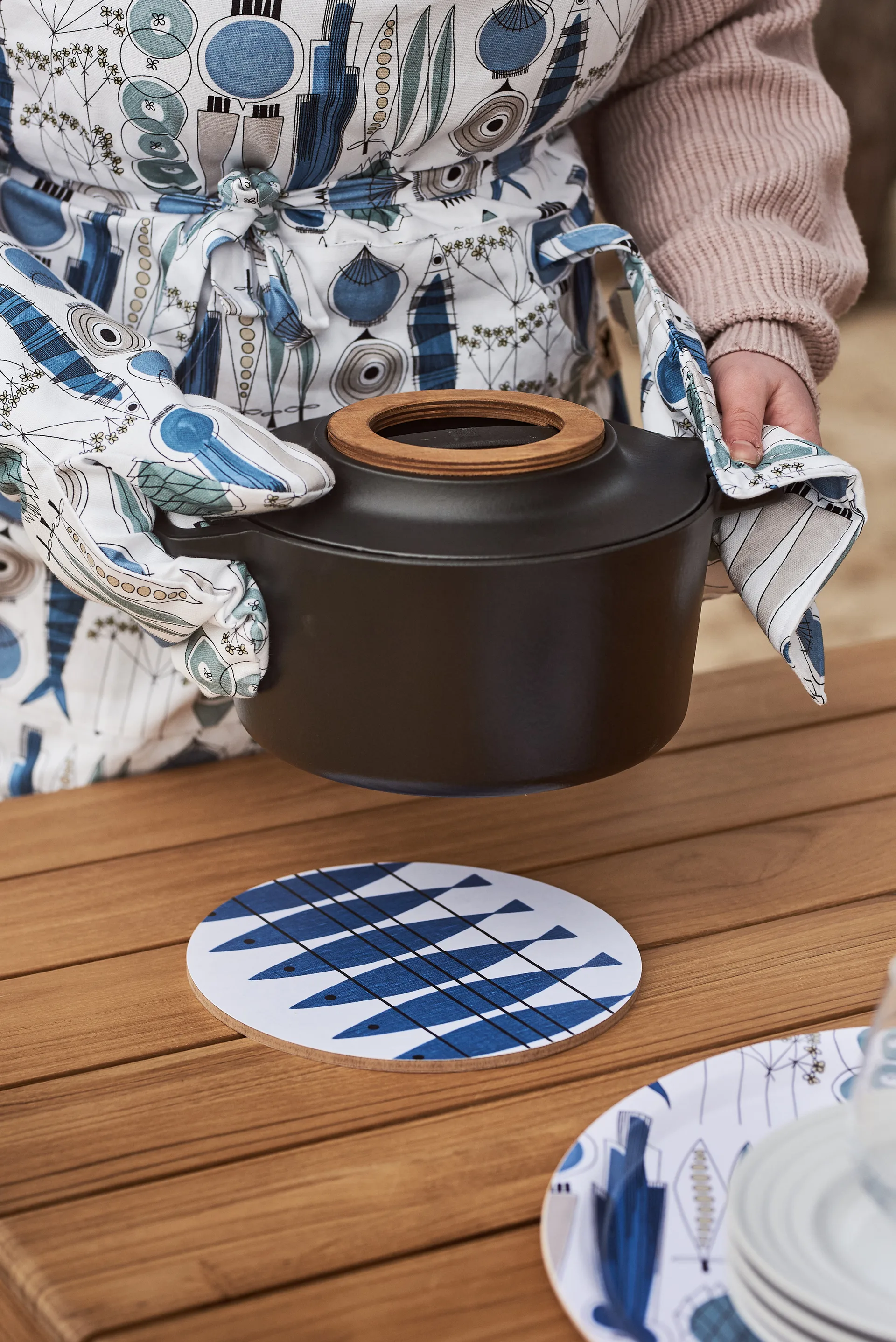 Łapka kuchenna 23x23 cm z drobnym wzorem Picknick, Niebieski-beżowy Almedahls