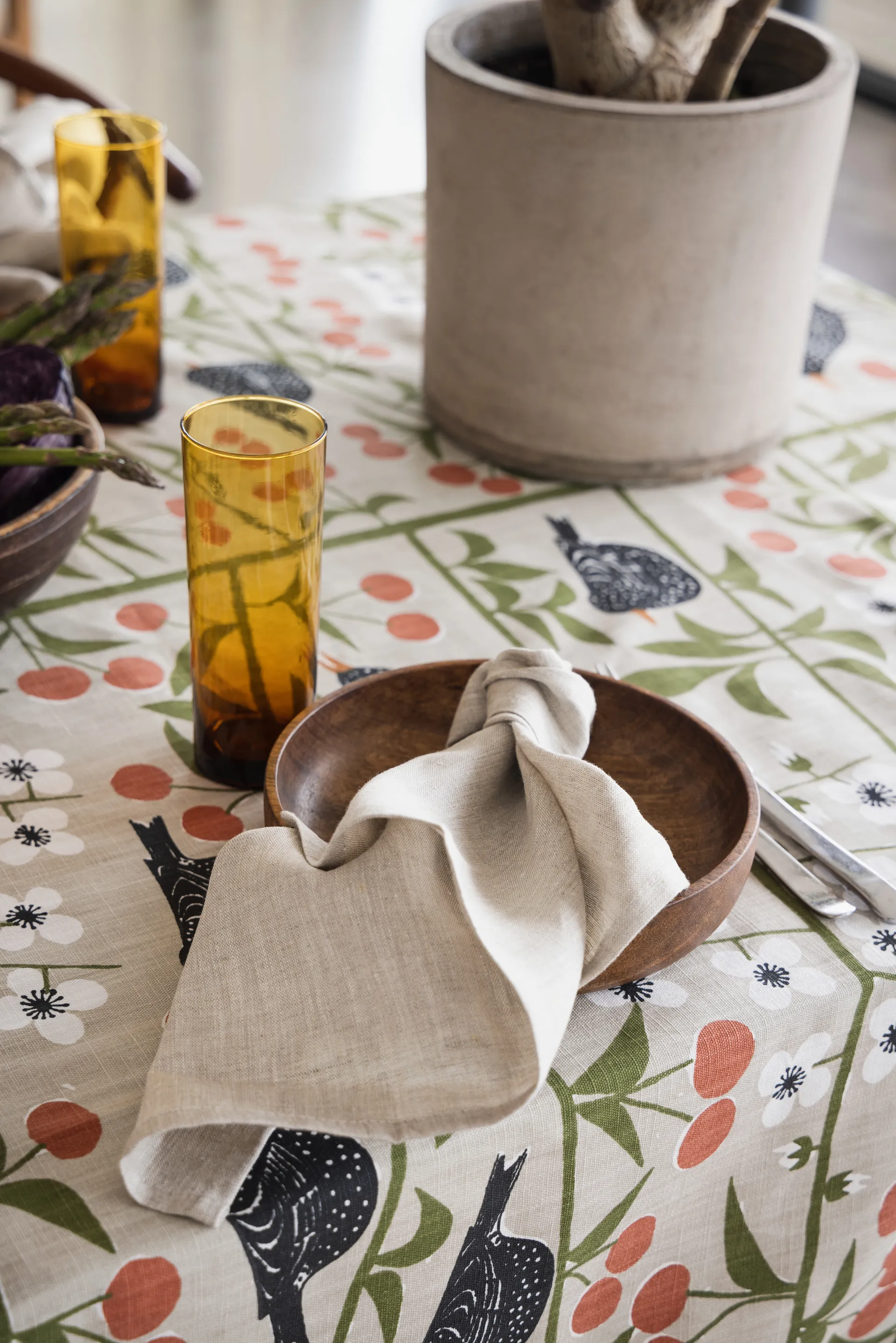 Obrus Körsbärsträdgården, Beżowy, 145x250 cm Almedahls