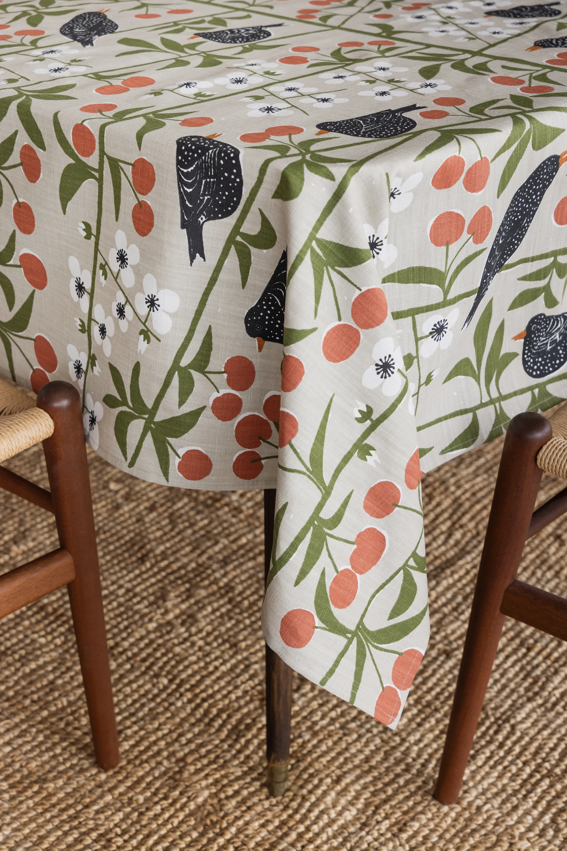 Obrus Körsbärsträdgården, Beżowy, 145x250 cm Almedahls