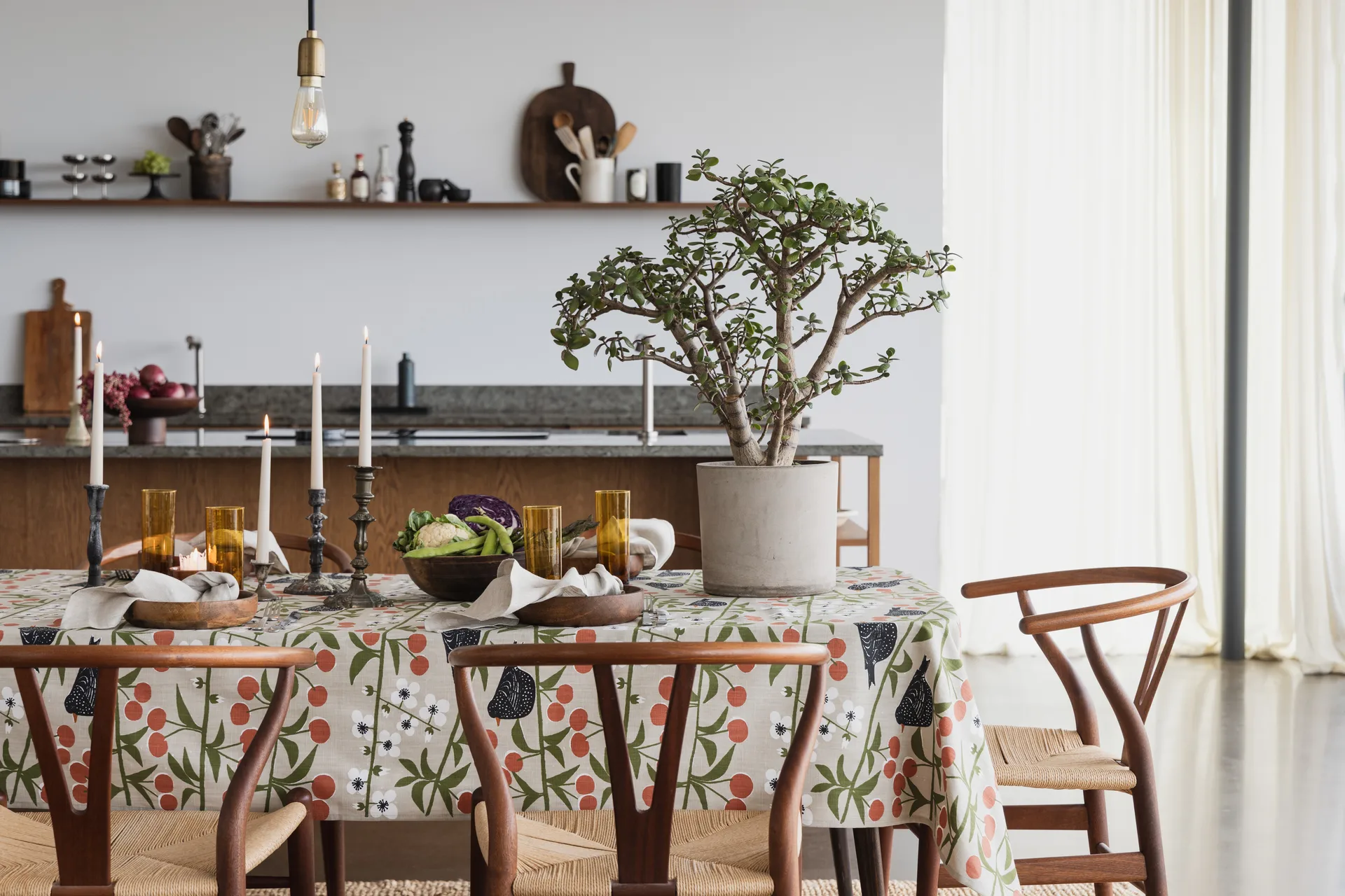 Obrus Körsbärsträdgården, Beżowy, 145x250 cm Almedahls