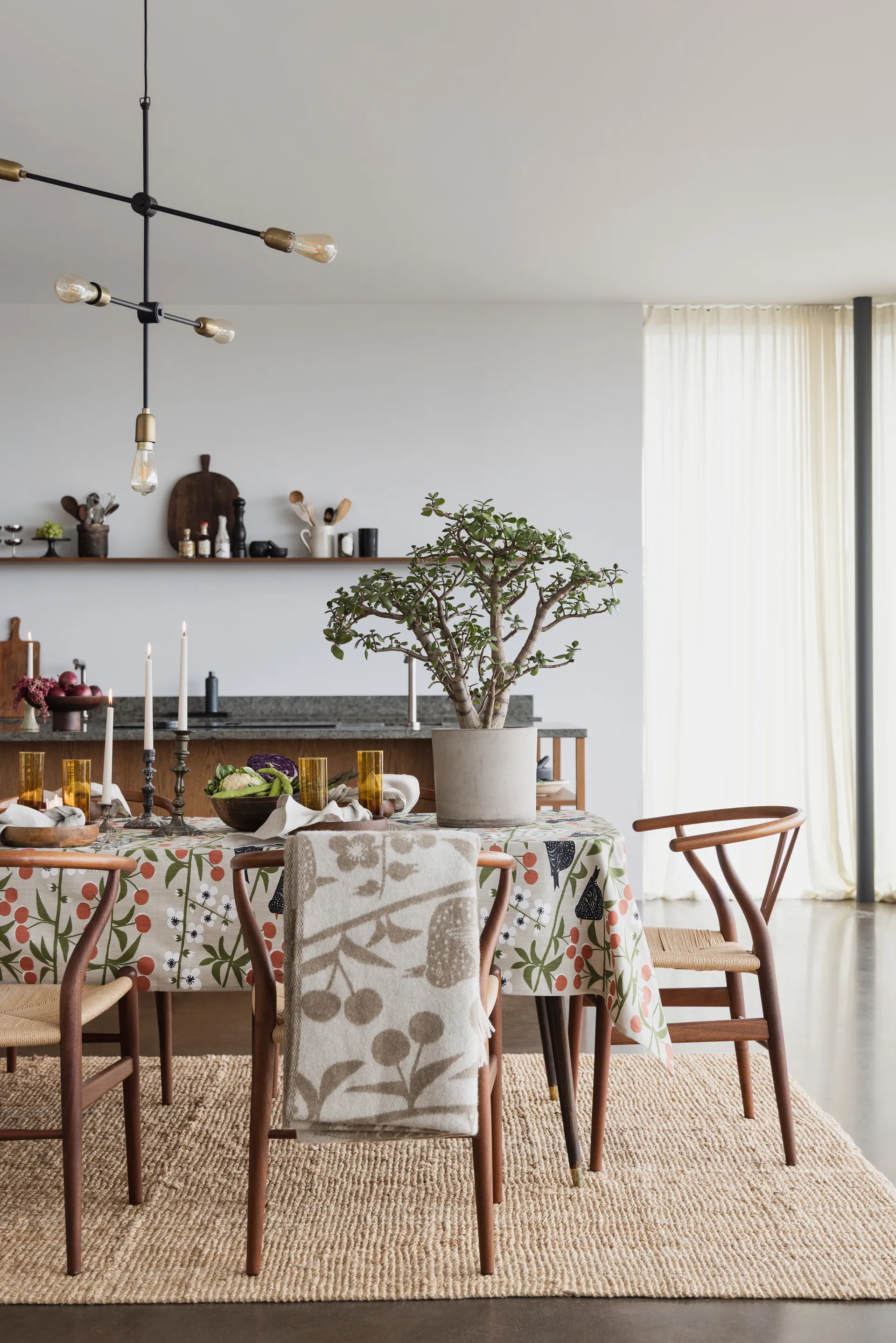 Obrus Körsbärsträdgården, Beżowy, 145x250 cm Almedahls