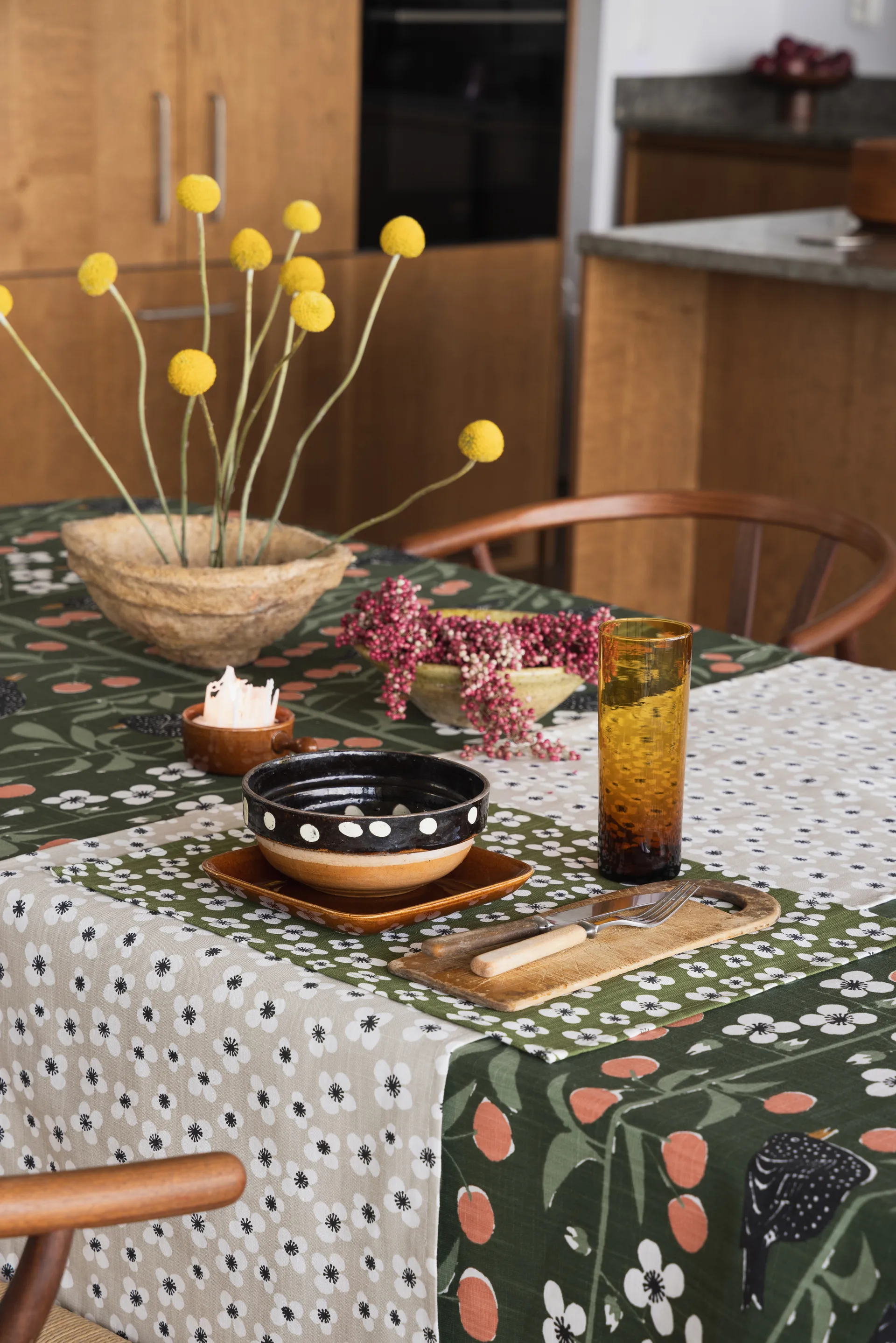 Obrus Körsbärsträdgården, Ciemnozielony, 145x250 cm Almedahls