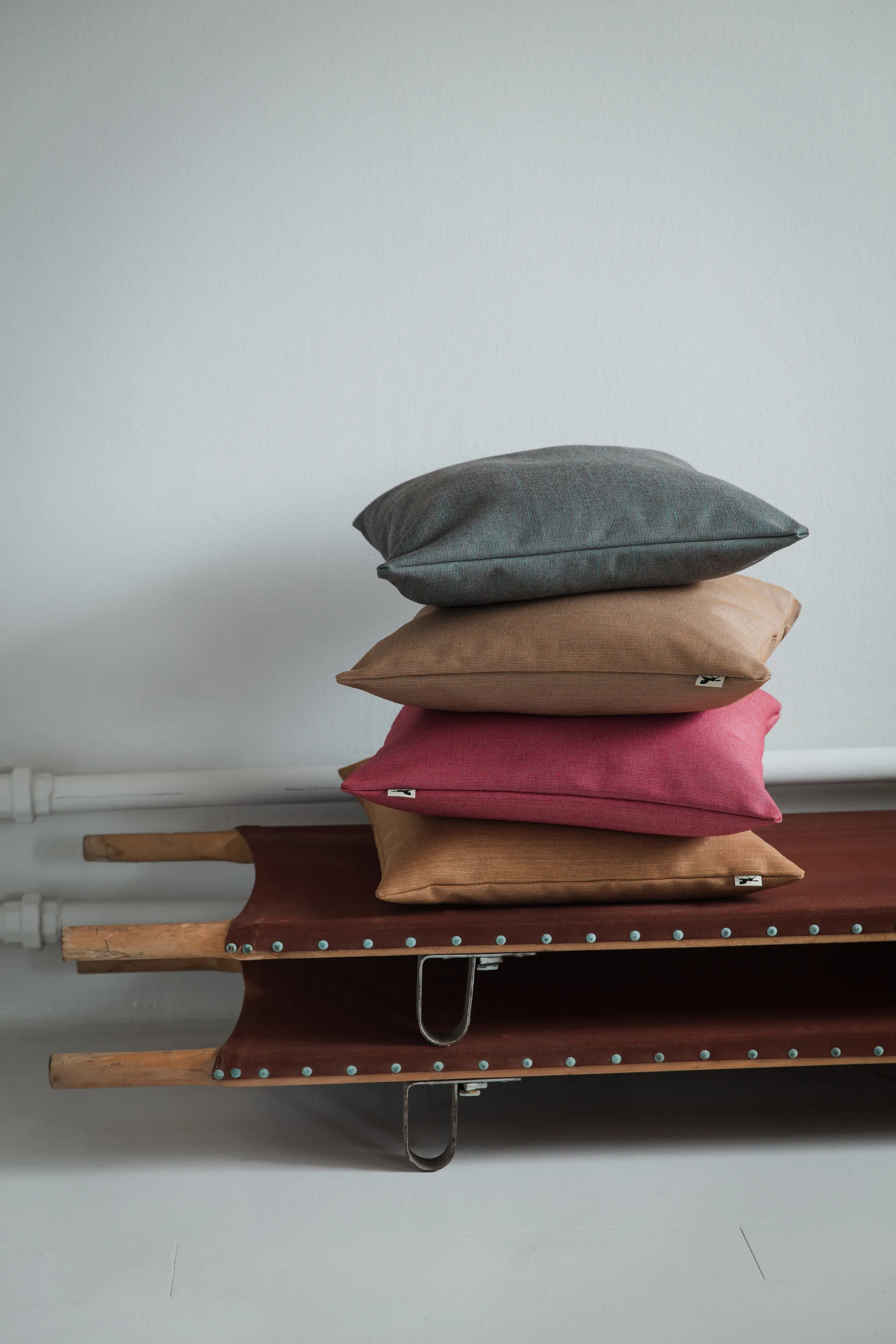 Twist poszewka na poduszkę 50x50 cm, Różowo-czerwony Almedahls