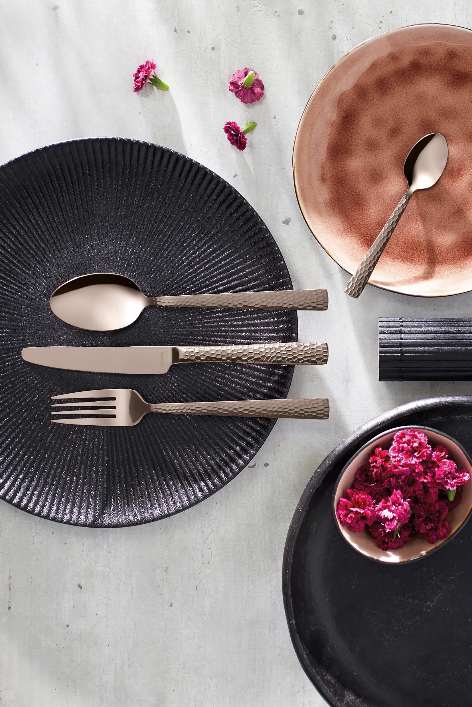 Zestaw sztućców Felicity, 24 części, Rosé champagne Amefa