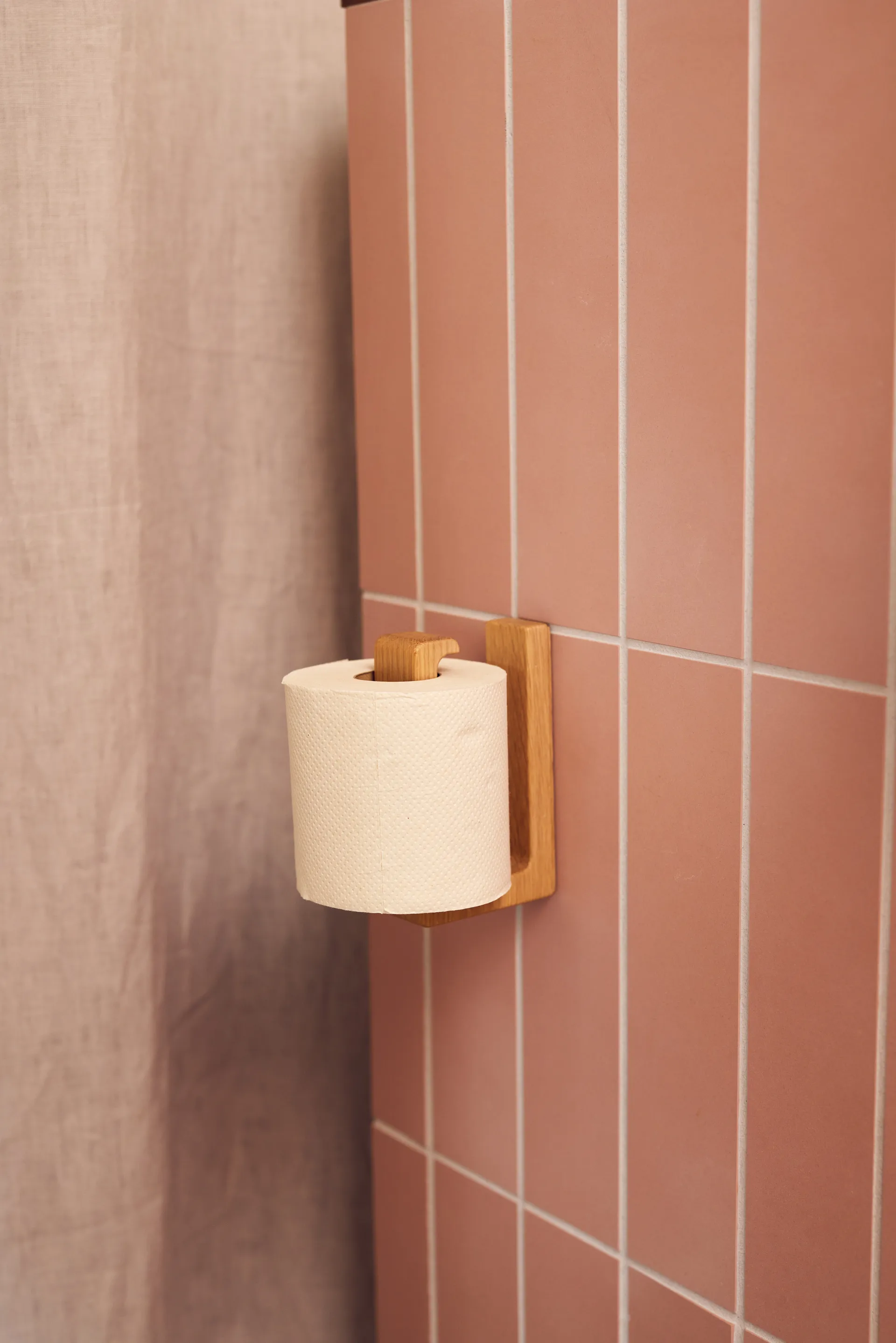 Andersen uchwyt na papier toaletowy, Lacquered oak Andersen Furniture