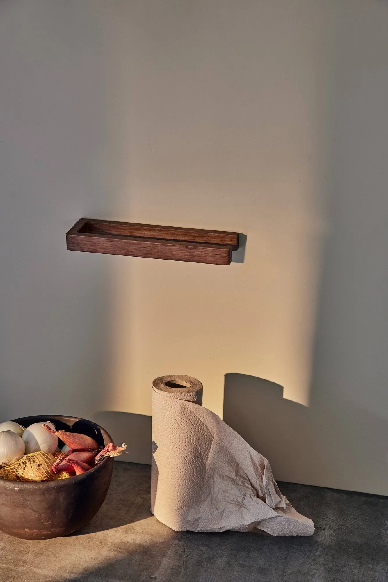 Andersen uchwyt na ręczniki papierowe 2, Jesion lakierowany Andersen Furniture