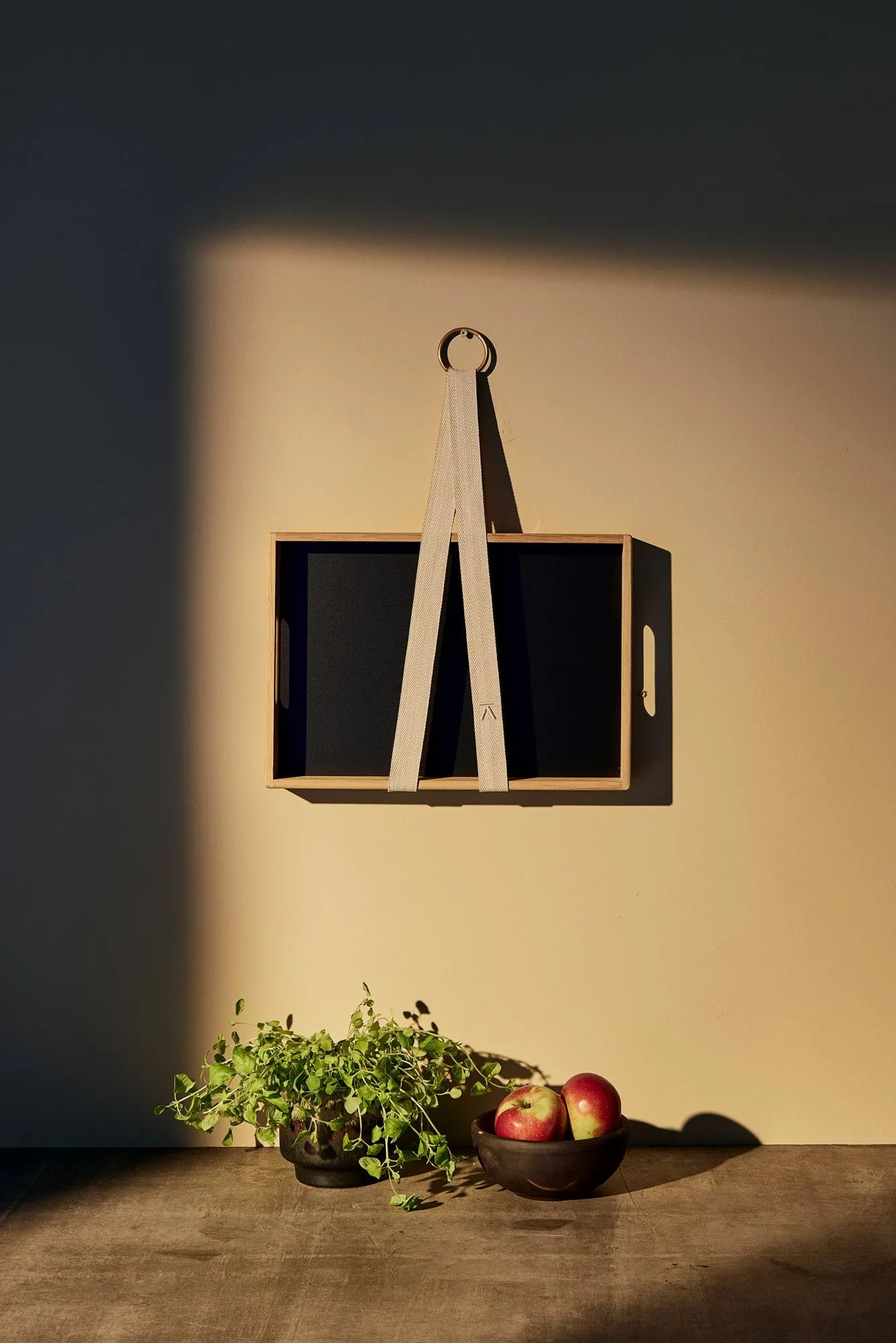 Andersen uchwyt na tace, Bawełna i mosiądz Andersen Furniture