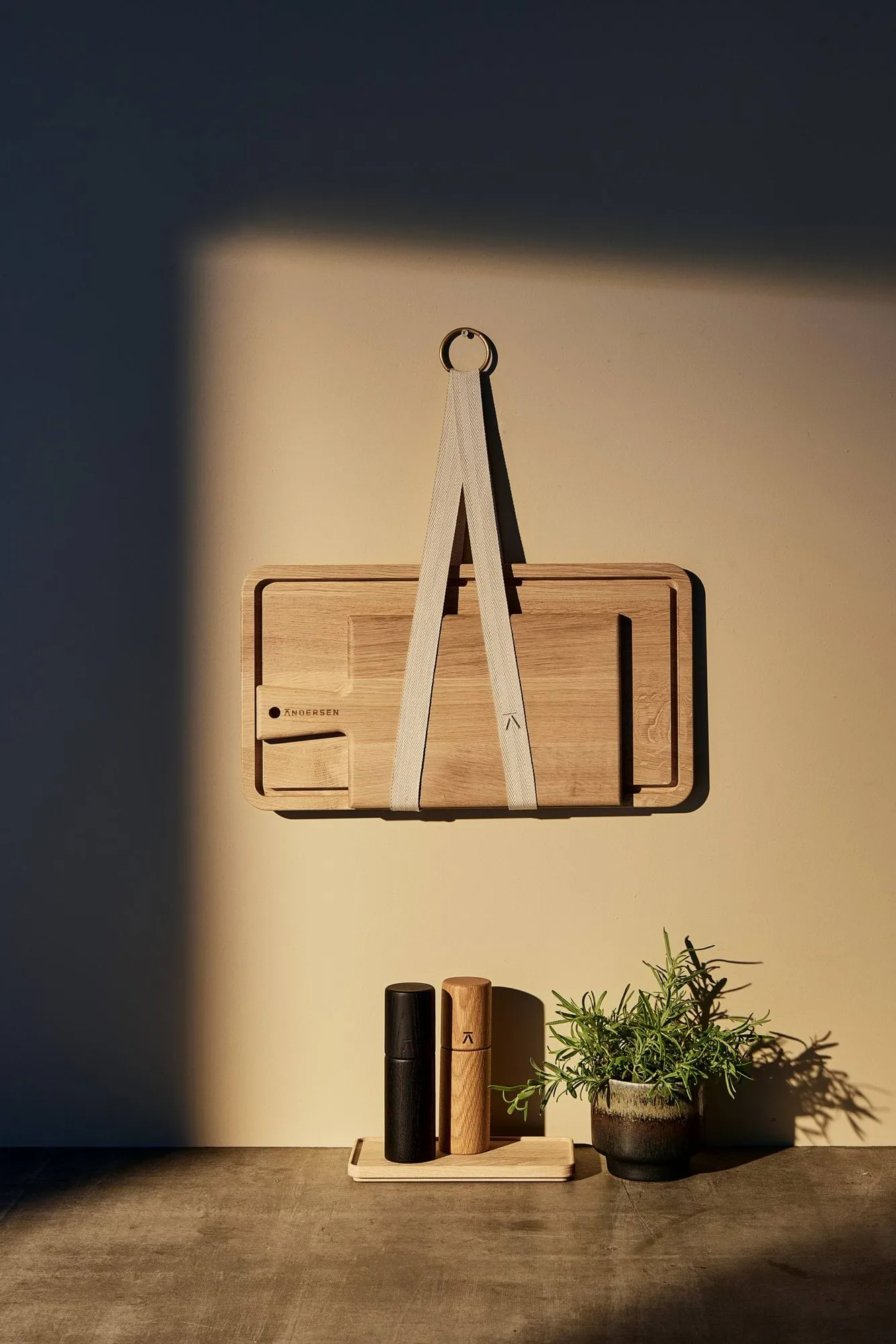 Andersen uchwyt na tace, Bawełna i mosiądz Andersen Furniture
