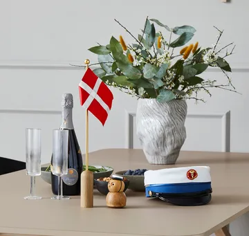 Flaga Celebrating Denmark 40 cm - Oak-brass - Andersen Furniture