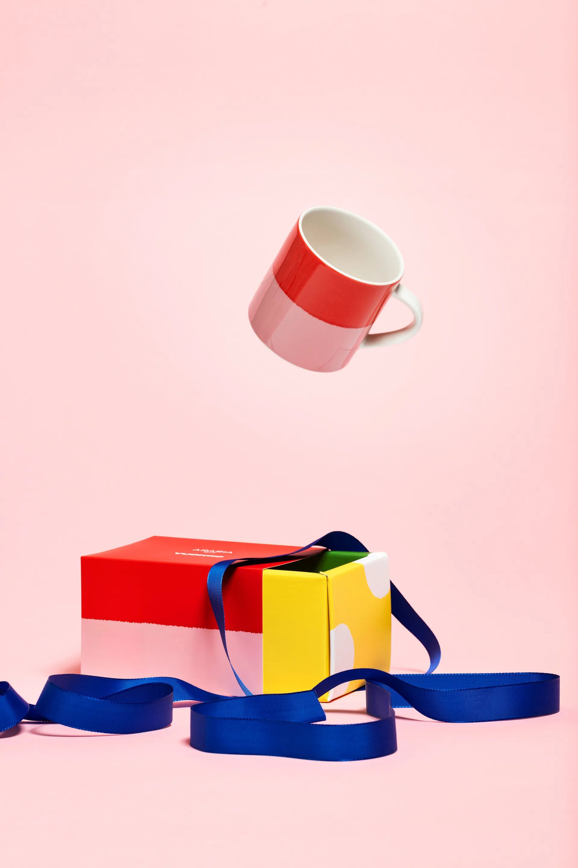 Kubek Vuokko 35 cl, 2-väri, różowo-czerwony Arabia