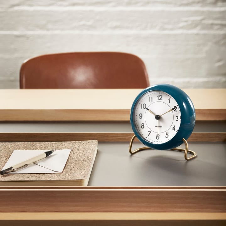 AJ Station zegar stołowy petrol blue, benzynowy błękit Arne Jacobsen Clocks
